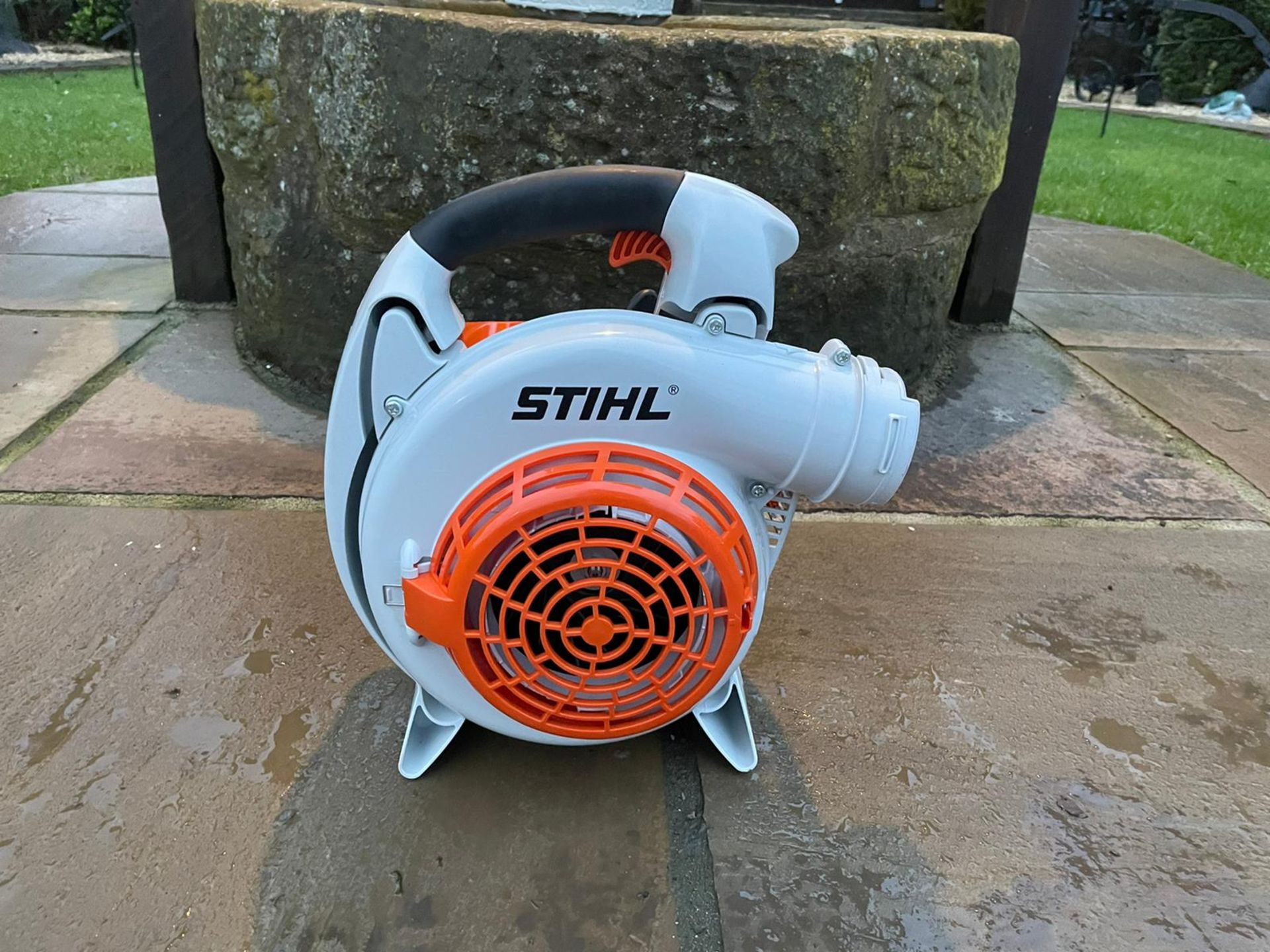 BRAND NEW AND UNUSED STIHL BG86C-E LEAF BLOWER (BOXED) C/W PIPES AND MANUAL *NO VAT* - Image 6 of 7