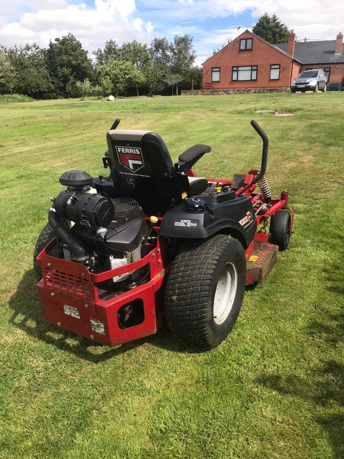 FERRIS IS1000 RIDE ON ZERO TURN LAWN MOWER, 778 HOURS, RUNS, DRIVES AND CUTS, CLEAN MACHINE - Image 4 of 5