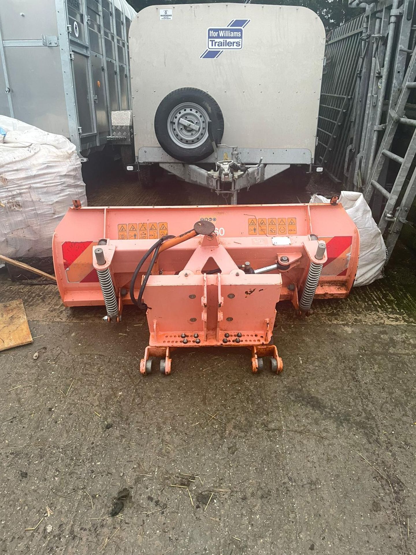 TRACTOR SNOW PLOUGH, YEAR 2014, IN VERY GOOD CONDITION *NO VAT*