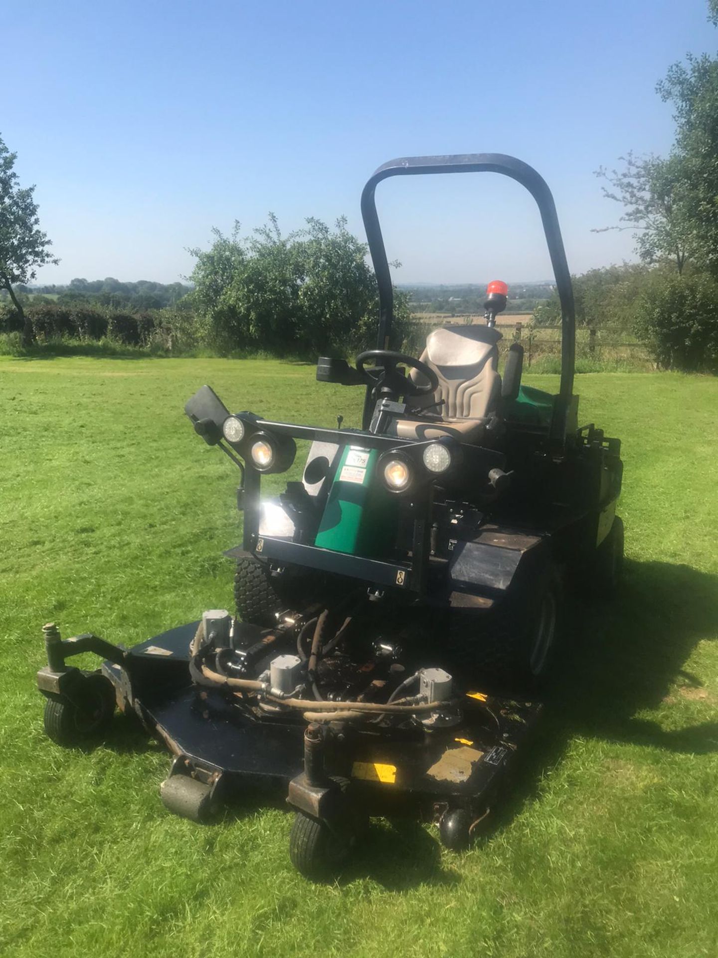 2010/10 REG RANSOMES HR 3300T OUTFRONT MOWER, RUNS, DRIVES AND CUTS *PLUS VAT* - Image 2 of 4