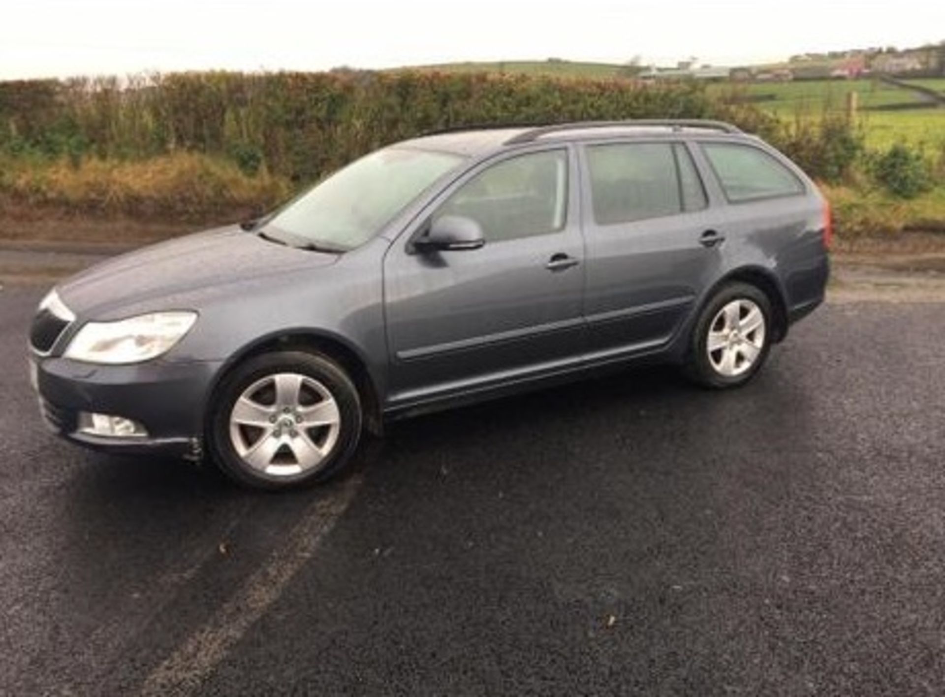 2012 SKODA OCTAVIA ELEGANCE TDI CR 2.0 DIESEL GREY ESTATE, SHOWING 1 FORMER KEEPER *NO VAT* - Image 3 of 8