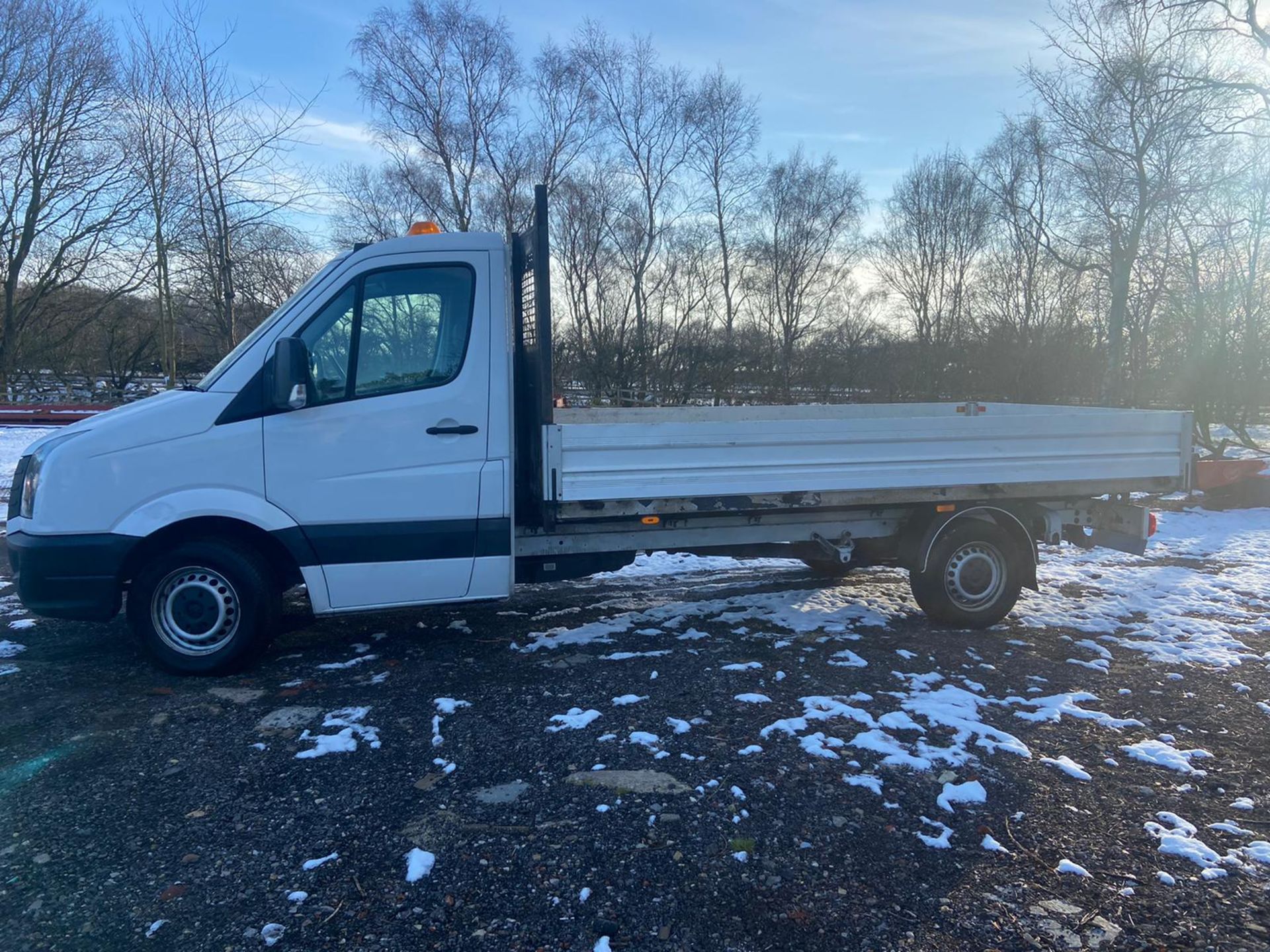 2015/65 REG VOLKSWAGEN CRAFTER CR35 TDI 2.0 DIESEL WHITE DROPSIDE LORRY, SHOWING 1 FORMER KEEPER - Image 3 of 9