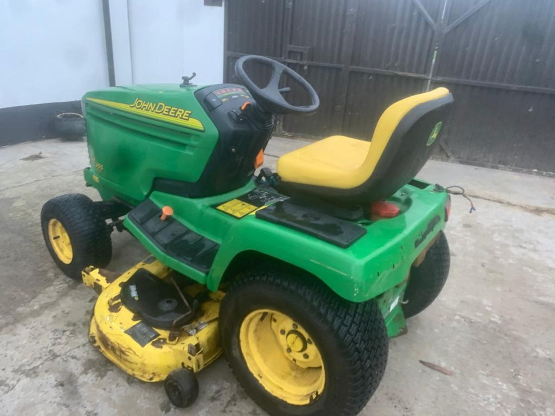 JOHN DEERE DIESEL GX355 RIDE ON DIESEL LAWN MOWER, DELIVERY ANYWHERE UK £150 *PLUS VAT* - Image 2 of 9