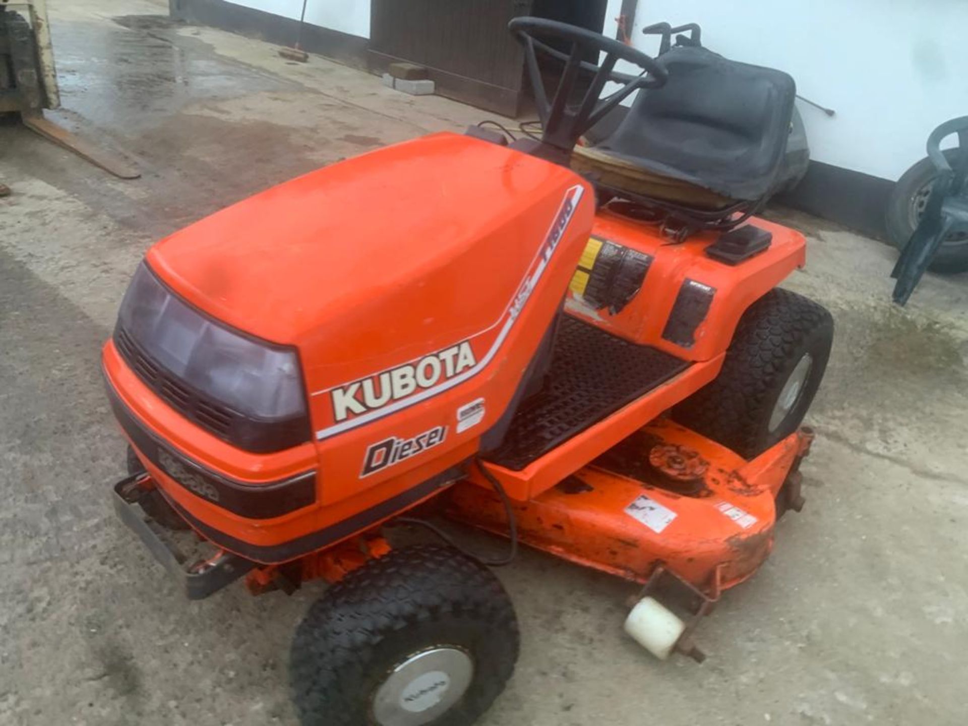 KUBOTA DIESEL RIDE ON MOWER, STRICTLY FOR PARTS ONLY, DELIVERY ANYWHERE UK £150 *PLUS VAT* - Image 6 of 7