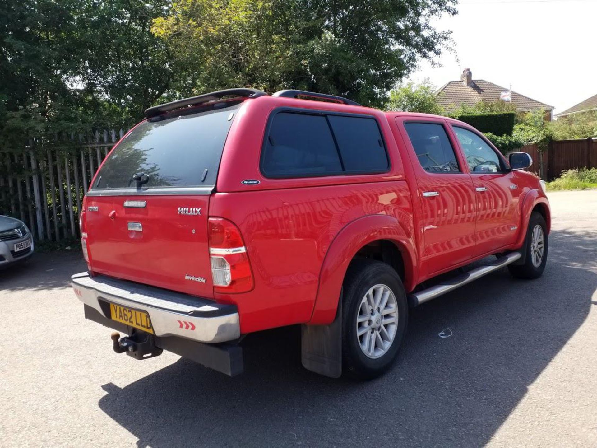 2013/62 REG TOYOTA HILUX INVINCIBLE D-4D 4X4 RED 3.0 AUTO, SHOWING 0 FORMER KEEPERS *PLUS VAT* - Image 3 of 8