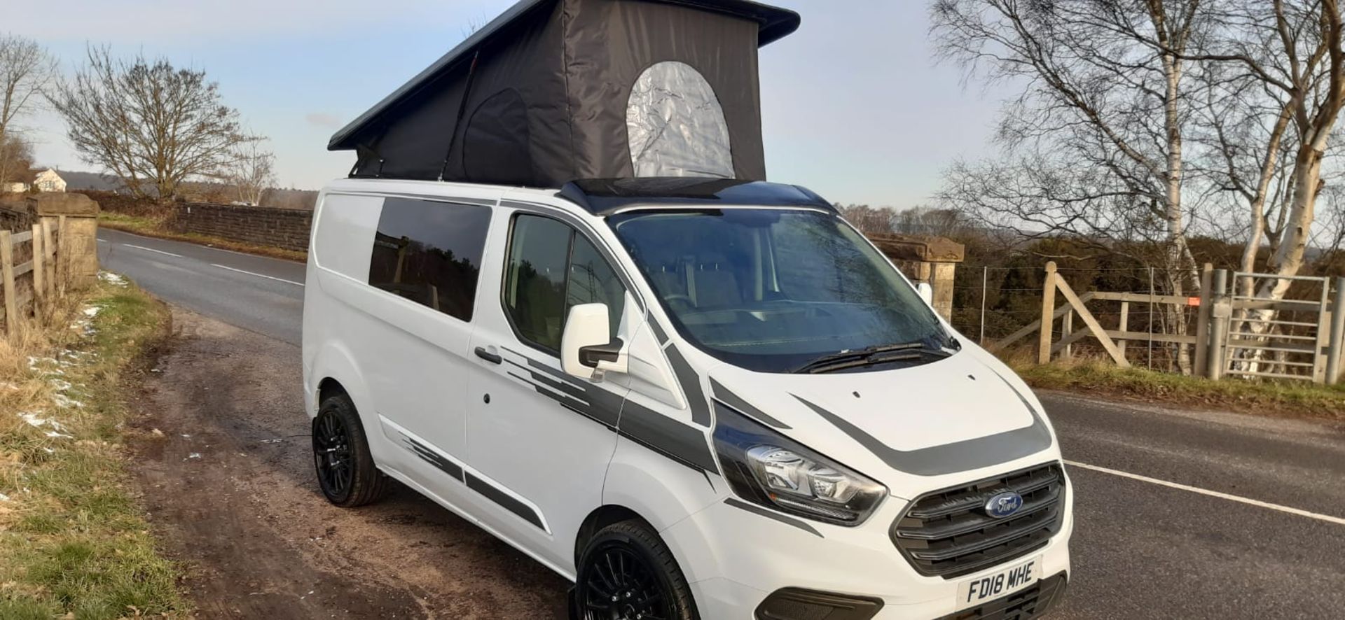 2018/18 REG FORD TRANIST CUSTOM 300 BASE 2.0 DIESEL WHITE PANEL VAN, SHOWING 0 FORMER KEEPERS