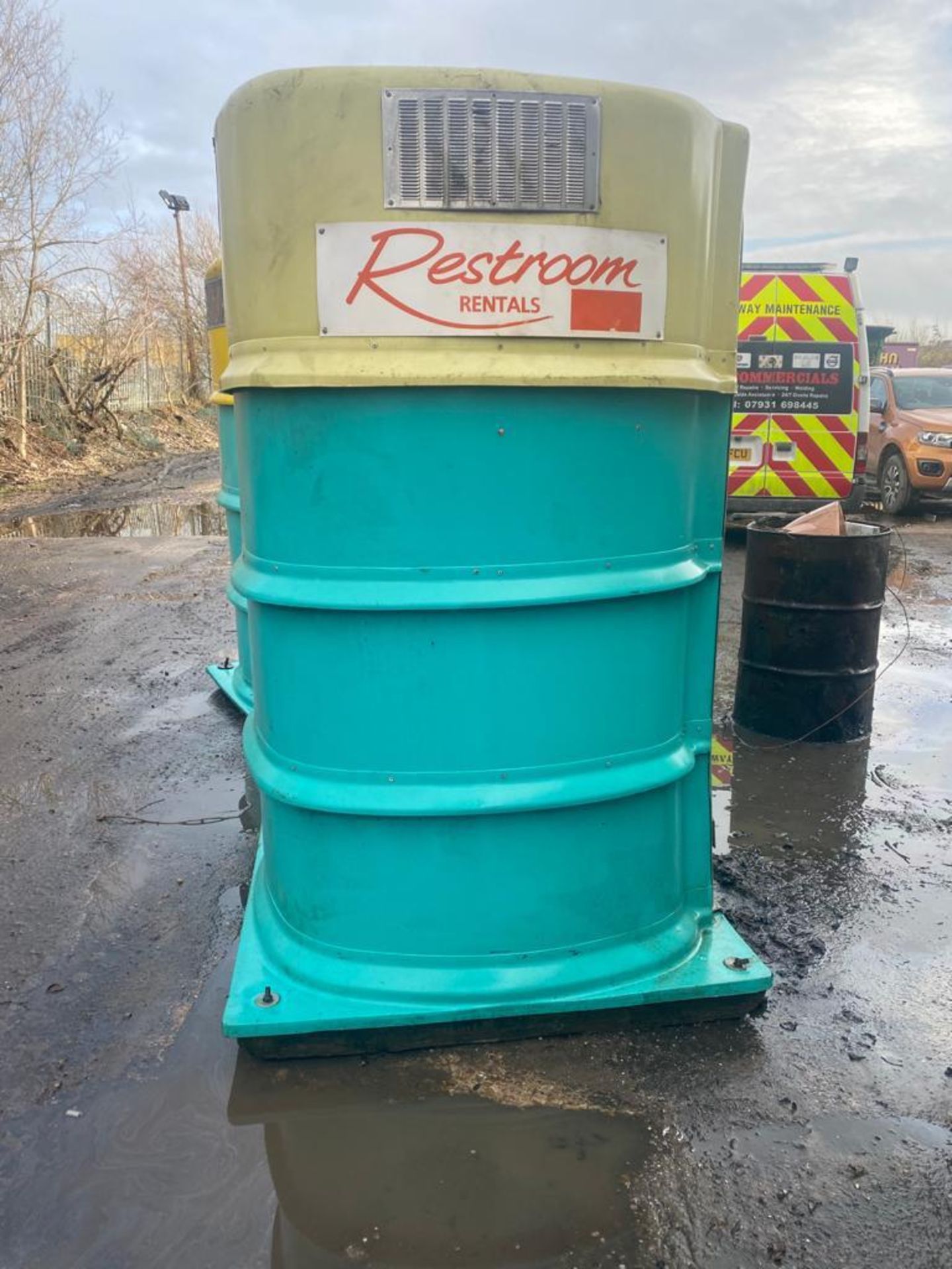 PORTALOO TOILET BLOCK, GOOD CONDITION, MISSING TOILET AS SEEN IN PHOTOS *PLUS VAT* - Image 3 of 4