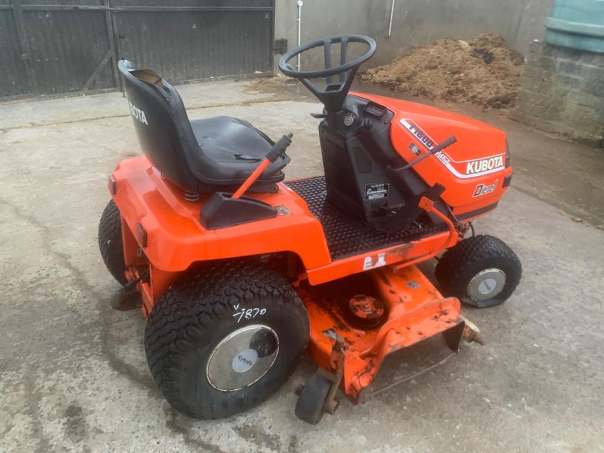 KUBOTA DIESEL RIDE ON MOWER, STRICTLY FOR PARTS ONLY, DELIVERY ANYWHERE UK £150 *PLUS VAT* - Image 4 of 7