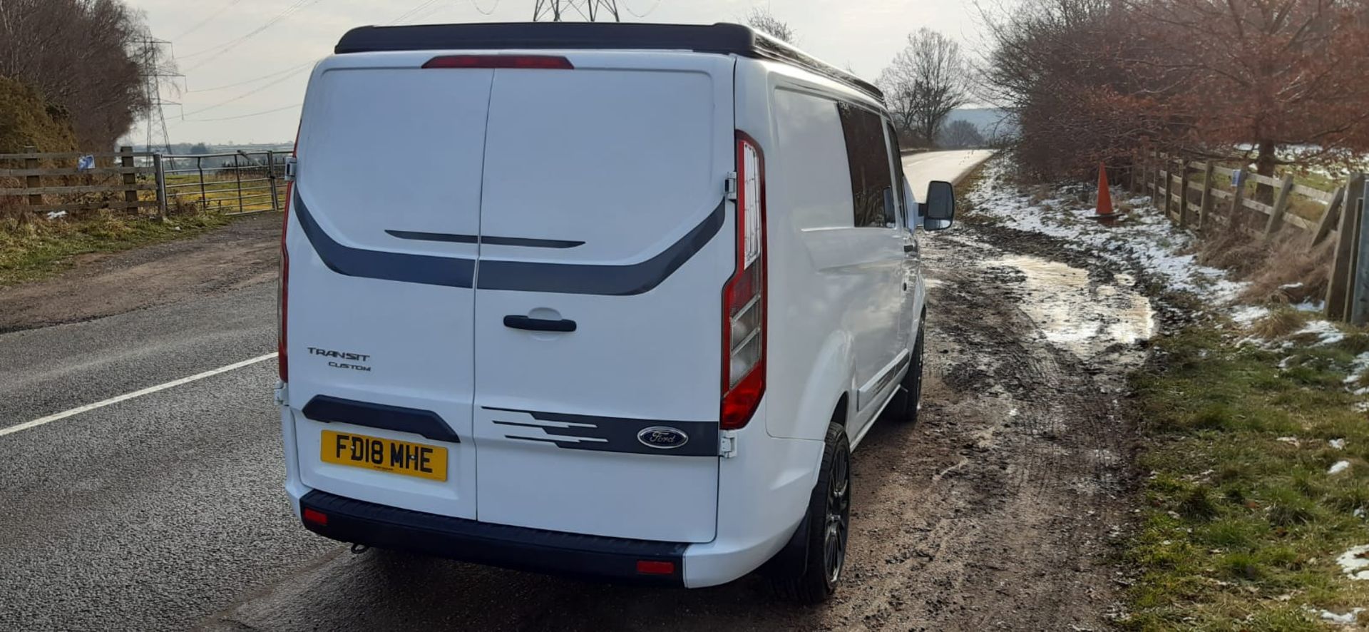 2018/18 REG FORD TRANIST CUSTOM 300 BASE 2.0 DIESEL WHITE PANEL VAN, SHOWING 0 FORMER KEEPERS - Image 8 of 22