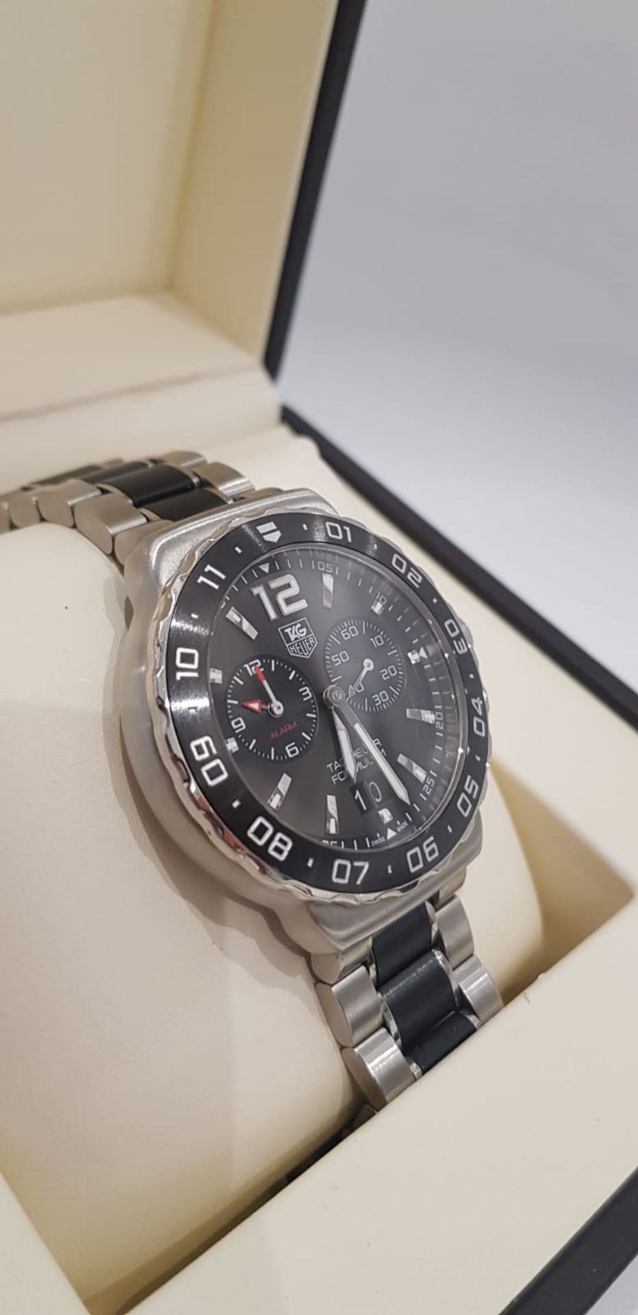TAG HEUER GENTS CHRONOGRAPH WATCH 42MM, FORMULA 1, BOX, GUARANTEE CARD & BOOKLET, STUNNING WATCH - Image 4 of 8