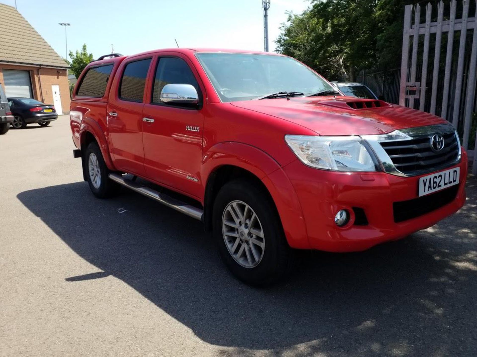 2013/62 REG TOYOTA HILUX INVINCIBLE D-4D 4X4 RED 3.0 AUTO, SHOWING 0 FORMER KEEPERS *PLUS VAT*