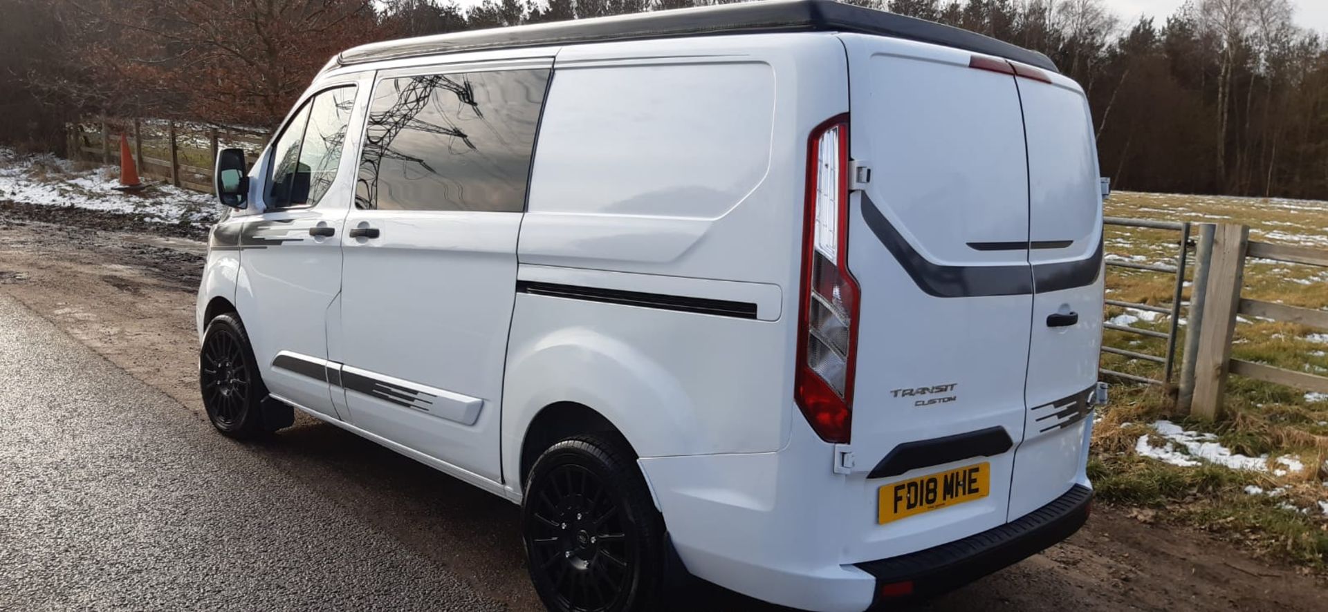 2018/18 REG FORD TRANIST CUSTOM 300 BASE 2.0 DIESEL WHITE PANEL VAN, SHOWING 0 FORMER KEEPERS - Image 10 of 22