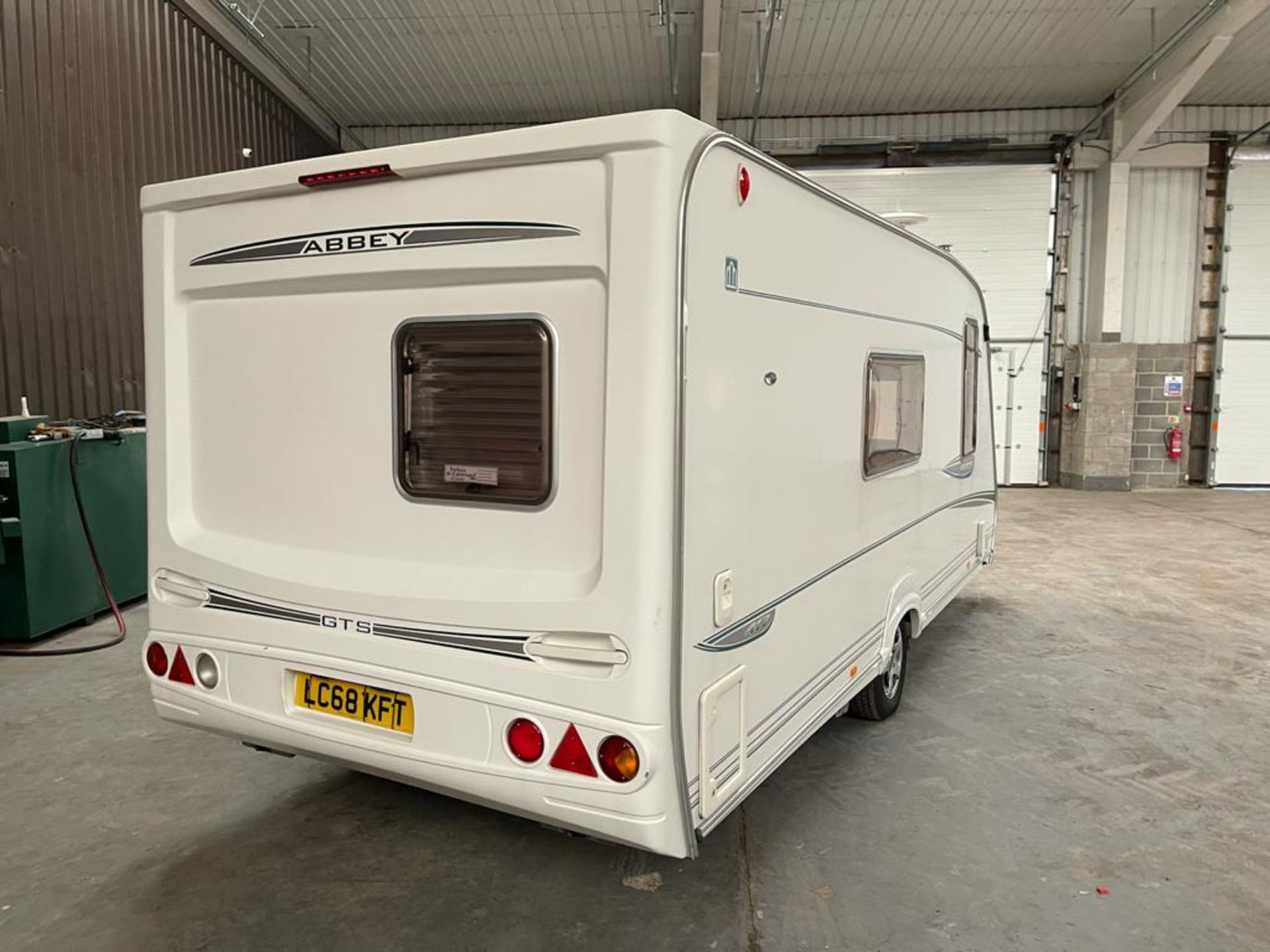 SWIFT ABBEY GTS VOGUE 417 SINGLE AXLE 3 BERTH CARAVAN *NO VAT* - Image 2 of 27