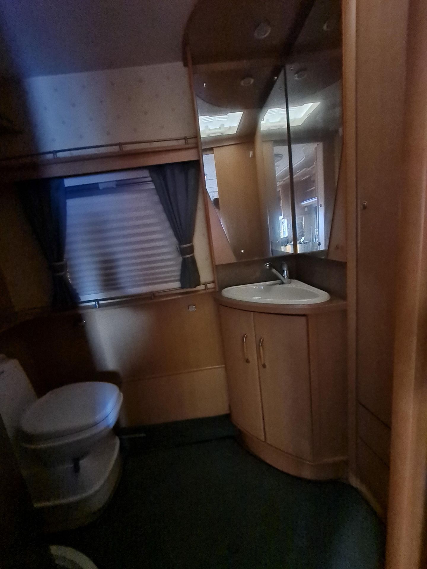 SWIFT ABBEY GTS VOGUE 417 SINGLE AXLE 3 BERTH CARAVAN *NO VAT* - Image 7 of 27