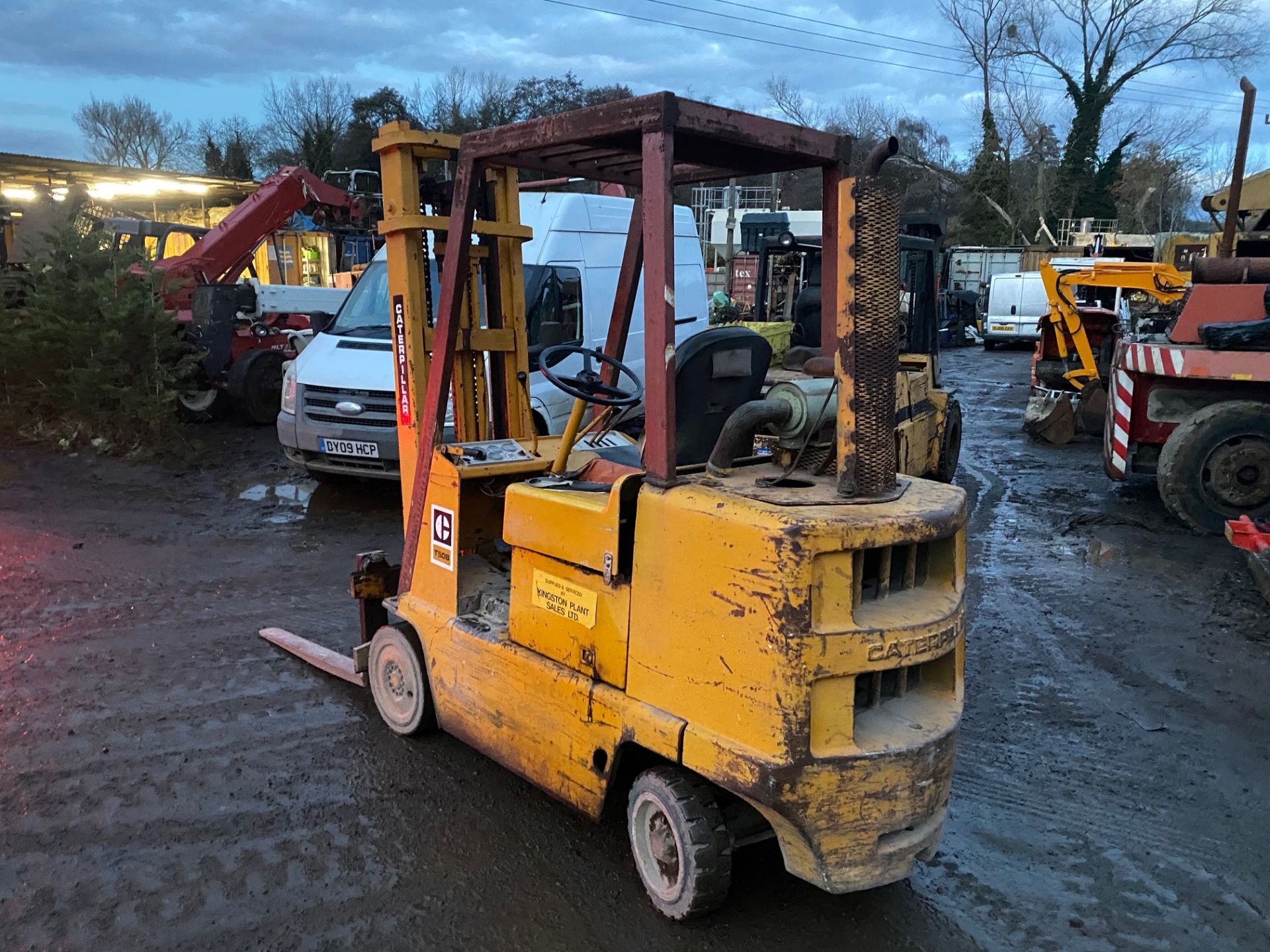 CAT 2.4 ton lift diesel forklift, starts runs and drives as it should Clutch and gear model - Image 3 of 4