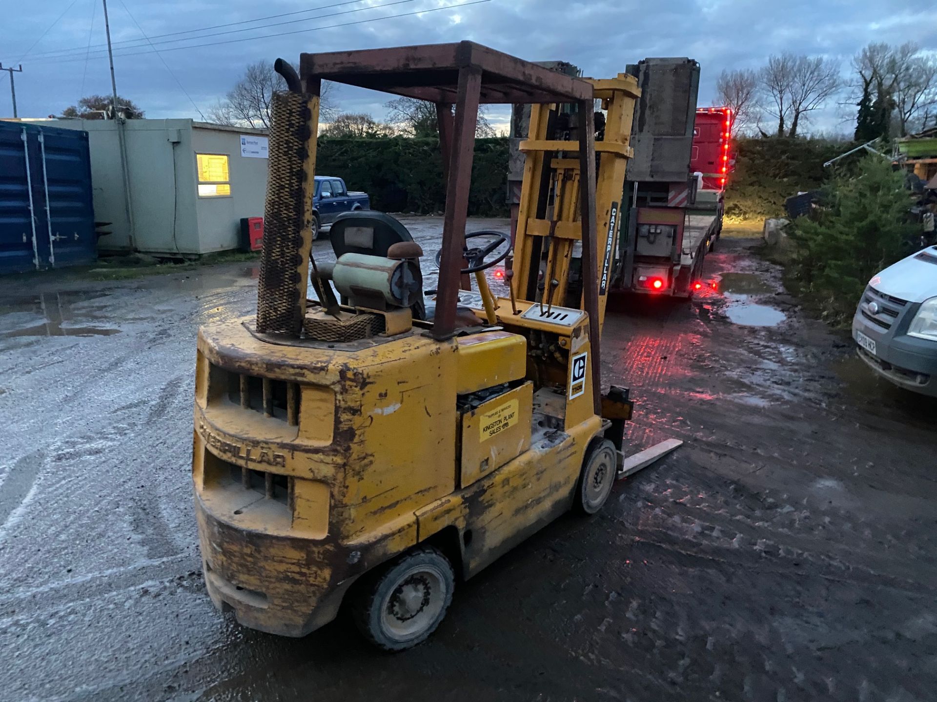 CAT 2.4 ton lift diesel forklift, starts runs and drives as it should Clutch and gear model - Image 4 of 4