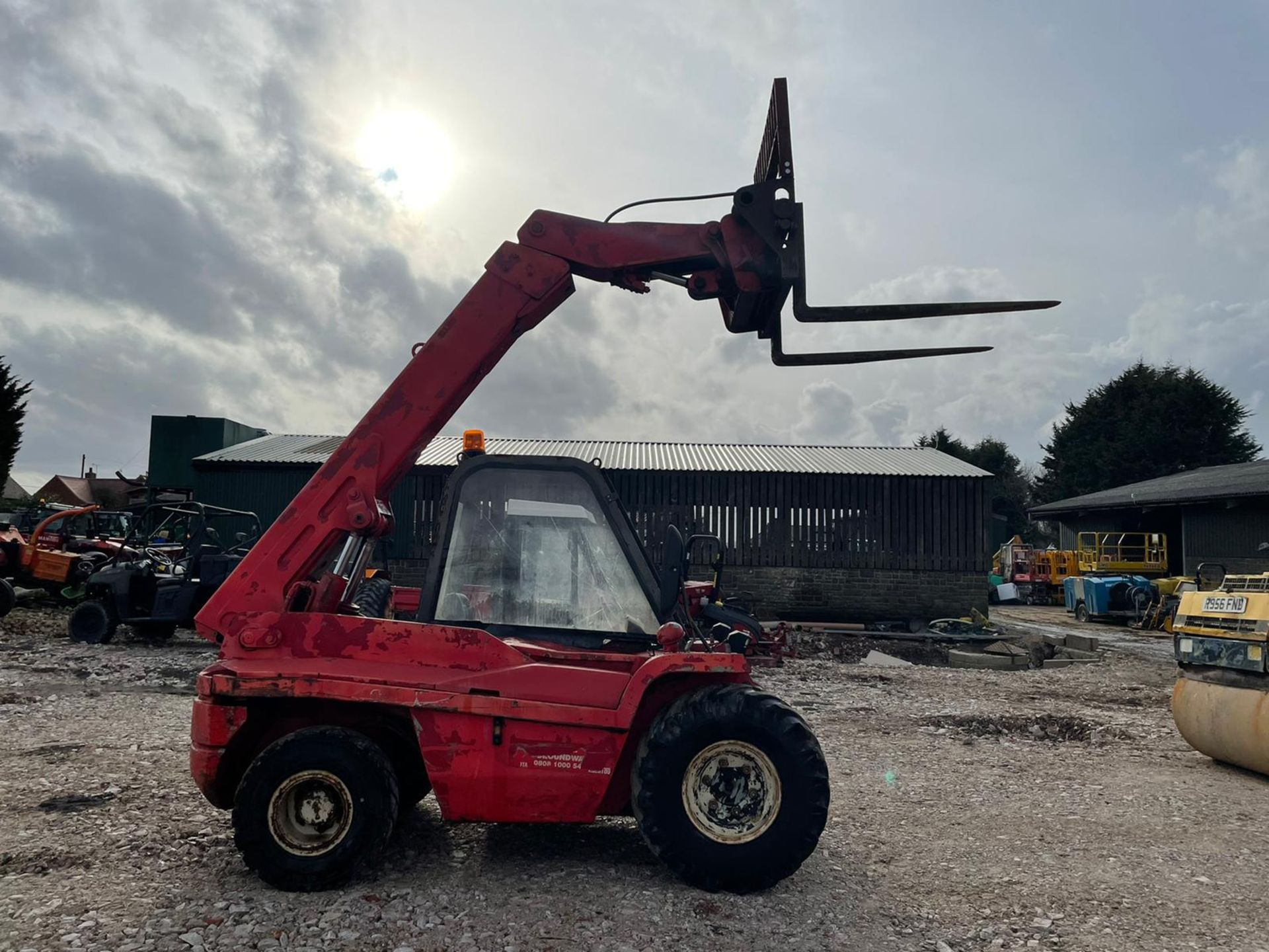 MANITOU BUGGISCOPICS FORKLIFT, RUNS, DRIVES AND LIFTS, IN USED BUT GOOD CONDITION *PLUS VAT* - Image 4 of 8