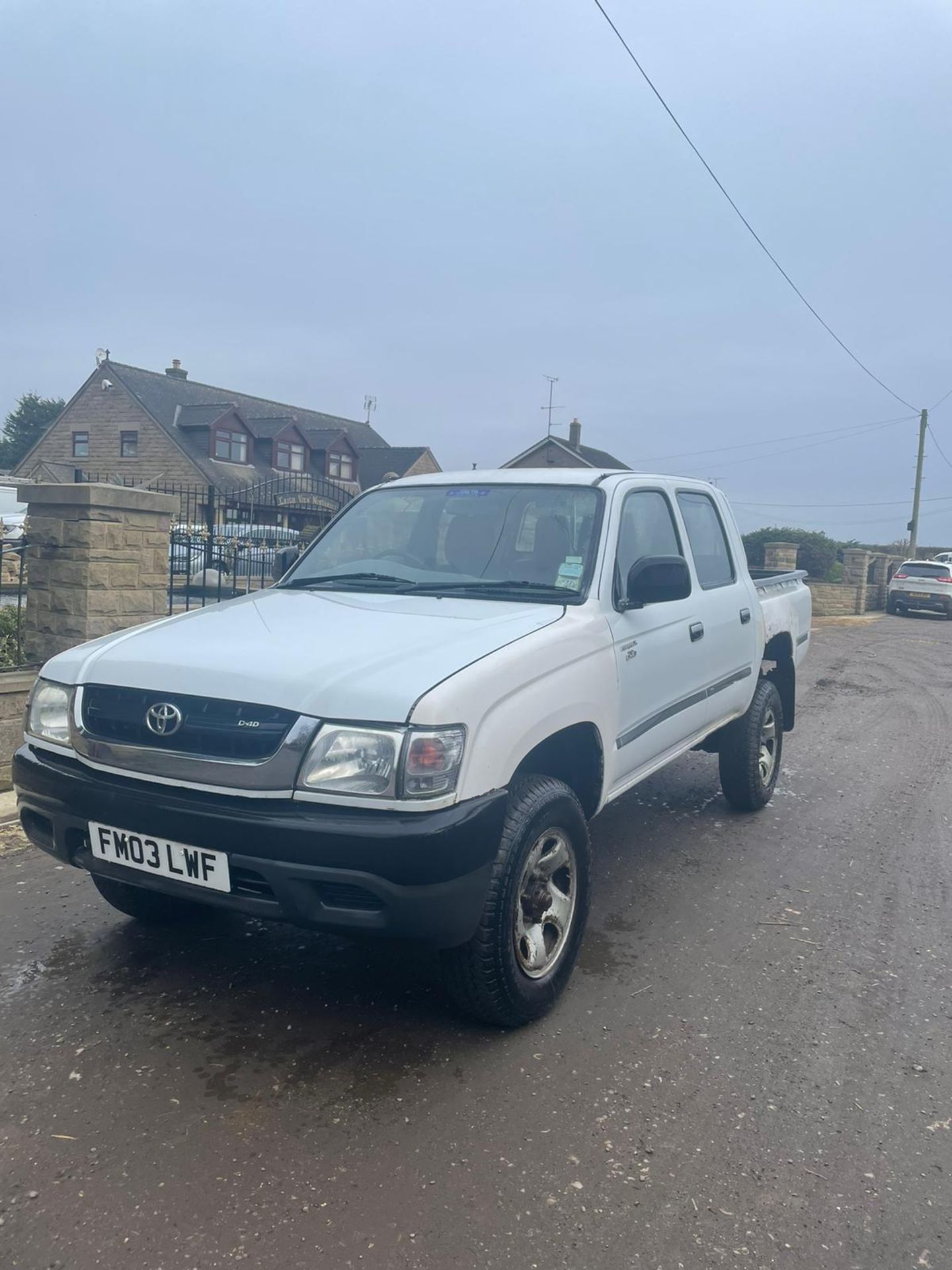 2003/03 REG TOYOTA HILUX EX 4WD 2.5 DIESEL WHITE LIGHT 4X4 UTILITY, SHOWING 3 FORMER KEEPERS *NO VAT - Image 2 of 8