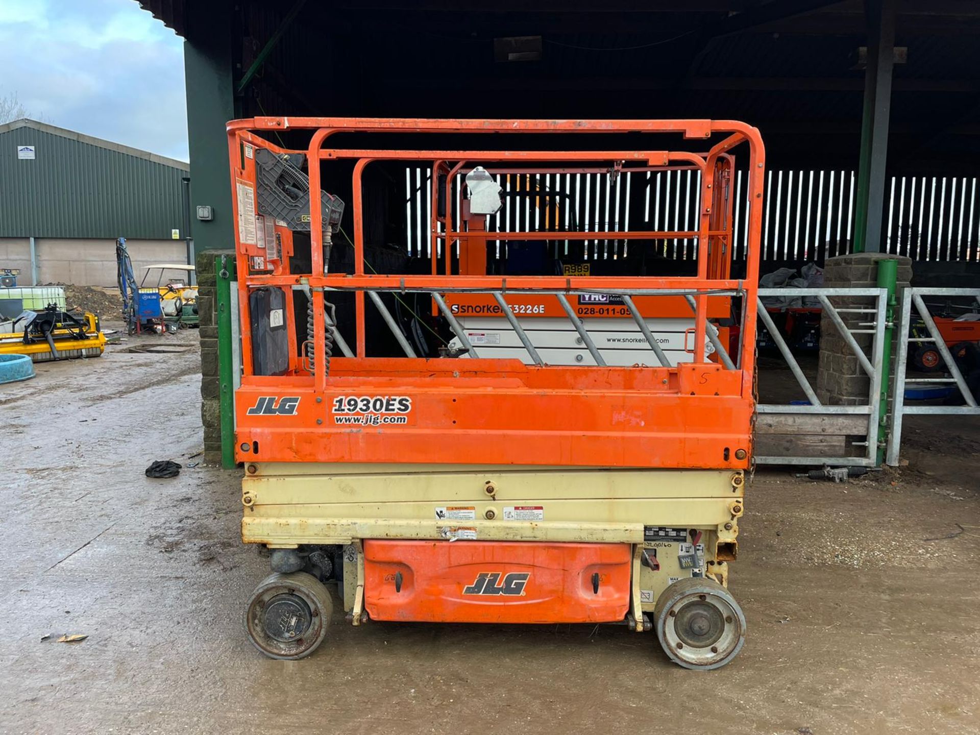 2016 JLG 1930ES ELECTRIC SCISSOR LIFT, RUNS AND DRIVES, CLEAN MACHINE, LOW 203 HOURS *PLUS VAT* - Image 3 of 7