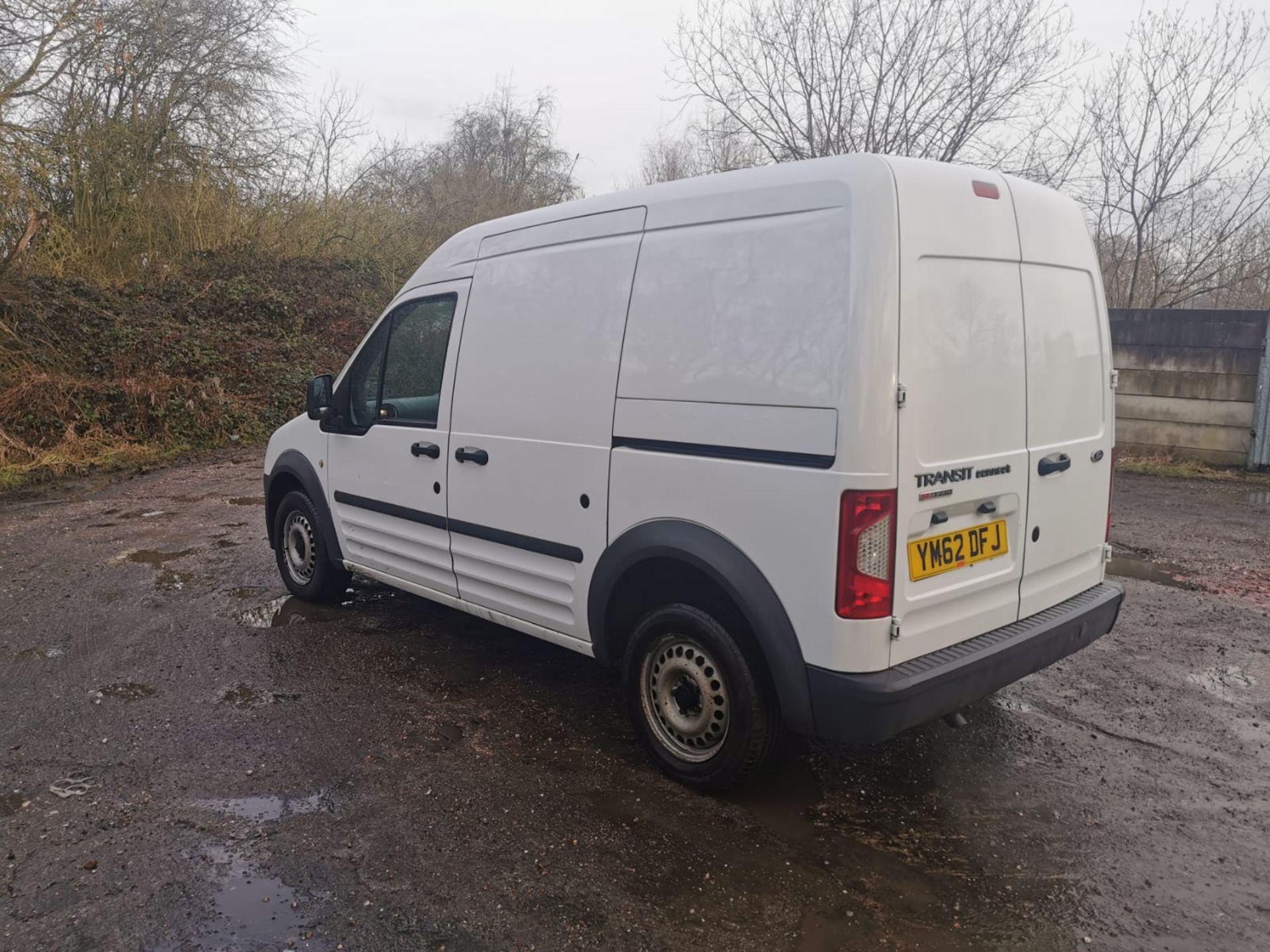 2013/62 REG FORD TRANSIT CONNECT 90 T230 1.8 DIESEL WHITE PANEL VAN, SHOWING 2 FORMER KEEPERS - Image 4 of 11