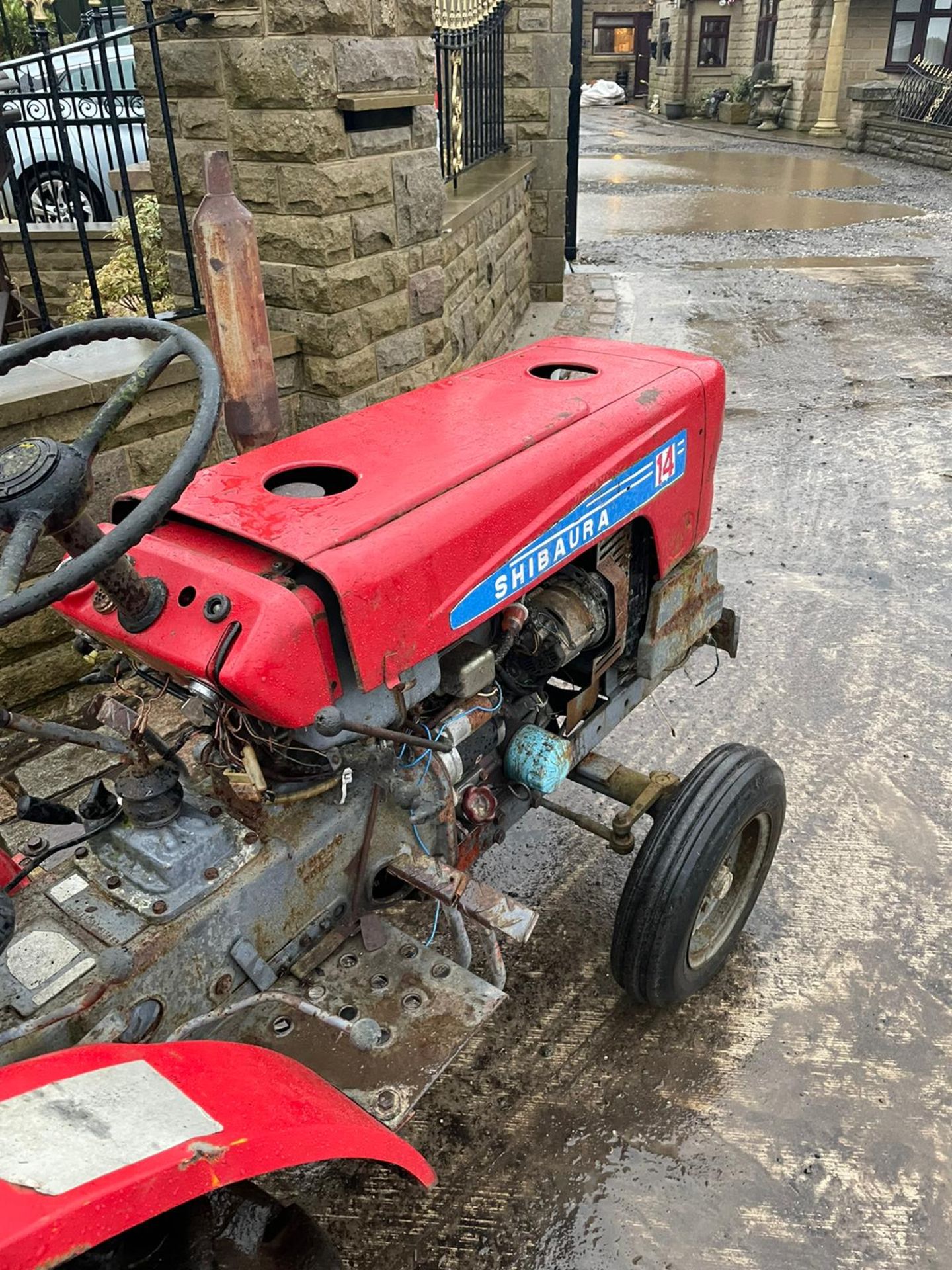 SHIBAURA COMPACT TRACTOR, RUNS AND DRIVES, COULD DO WITH A NEW BATTERY *NO VAT* - Image 2 of 5