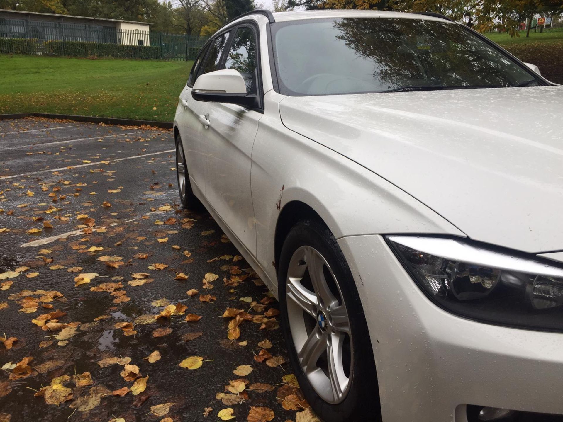 2015/64 REG BMW 316D SE AUTOMATIC 2.0 DIESEL WHITE ESTATE, SHOWING 1 FORMER KEEPER *NO VAT* - Image 2 of 9