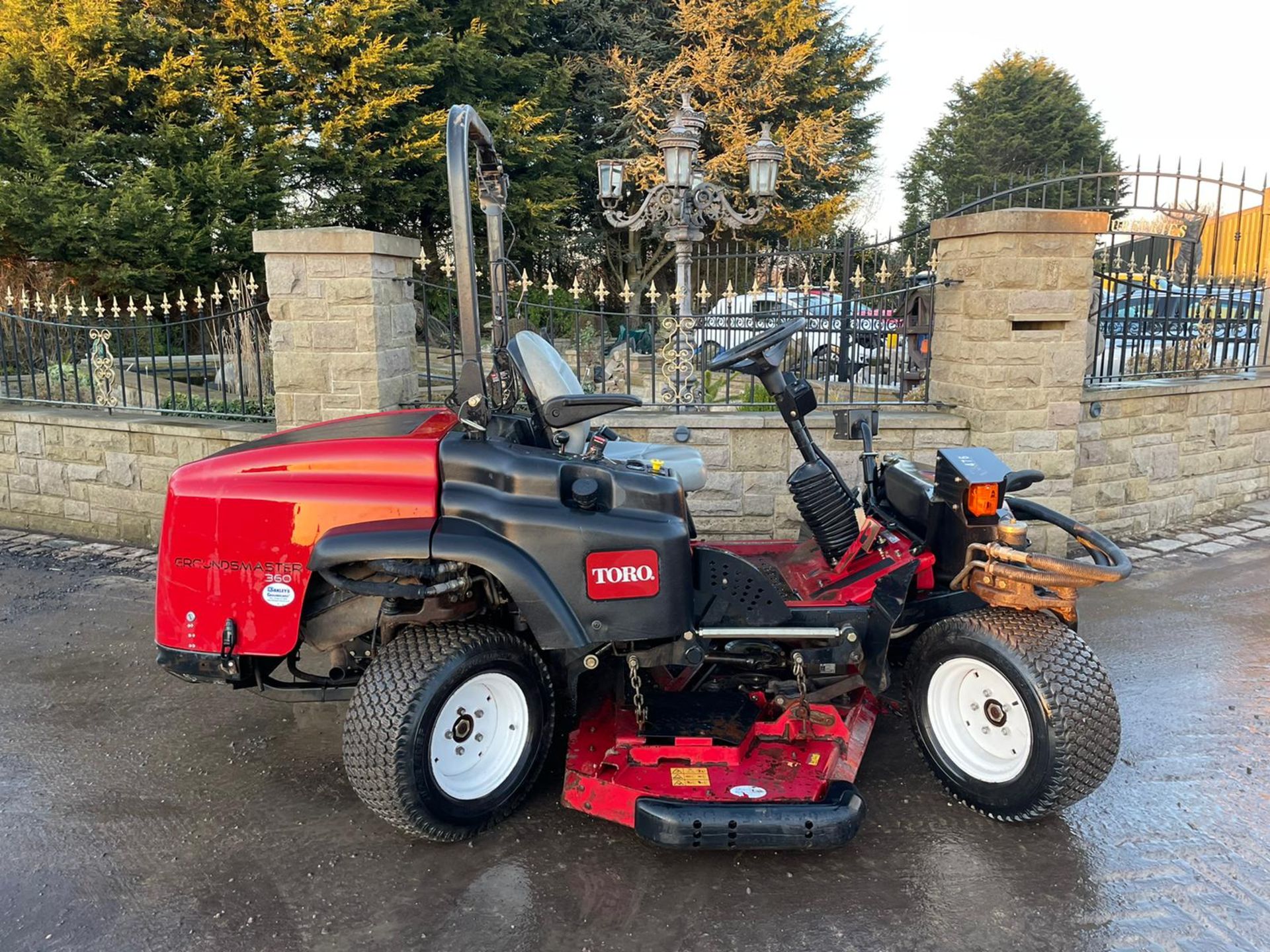 TORO GROUND MASTER 360 QUAD STEER RIDE ON MOWER, RUNS, DRIVES AND CUTS, CLEAN MACHINE, LOW 950 HOURS