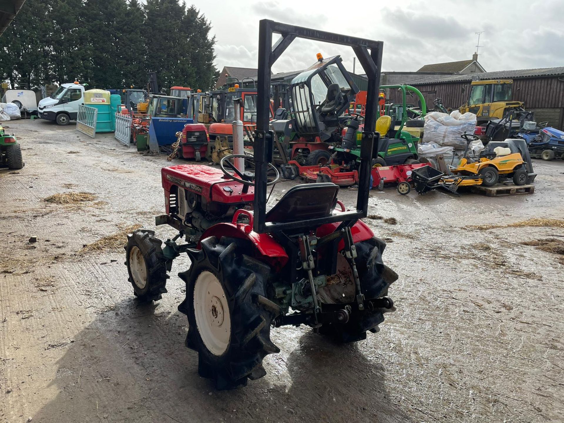 YANMAR YM1300D TRACTOR, RUNS AND DRIVES, IN USED BUT GOOD CONDITION, ROLL BAR *PLUS VAT* - Image 2 of 6