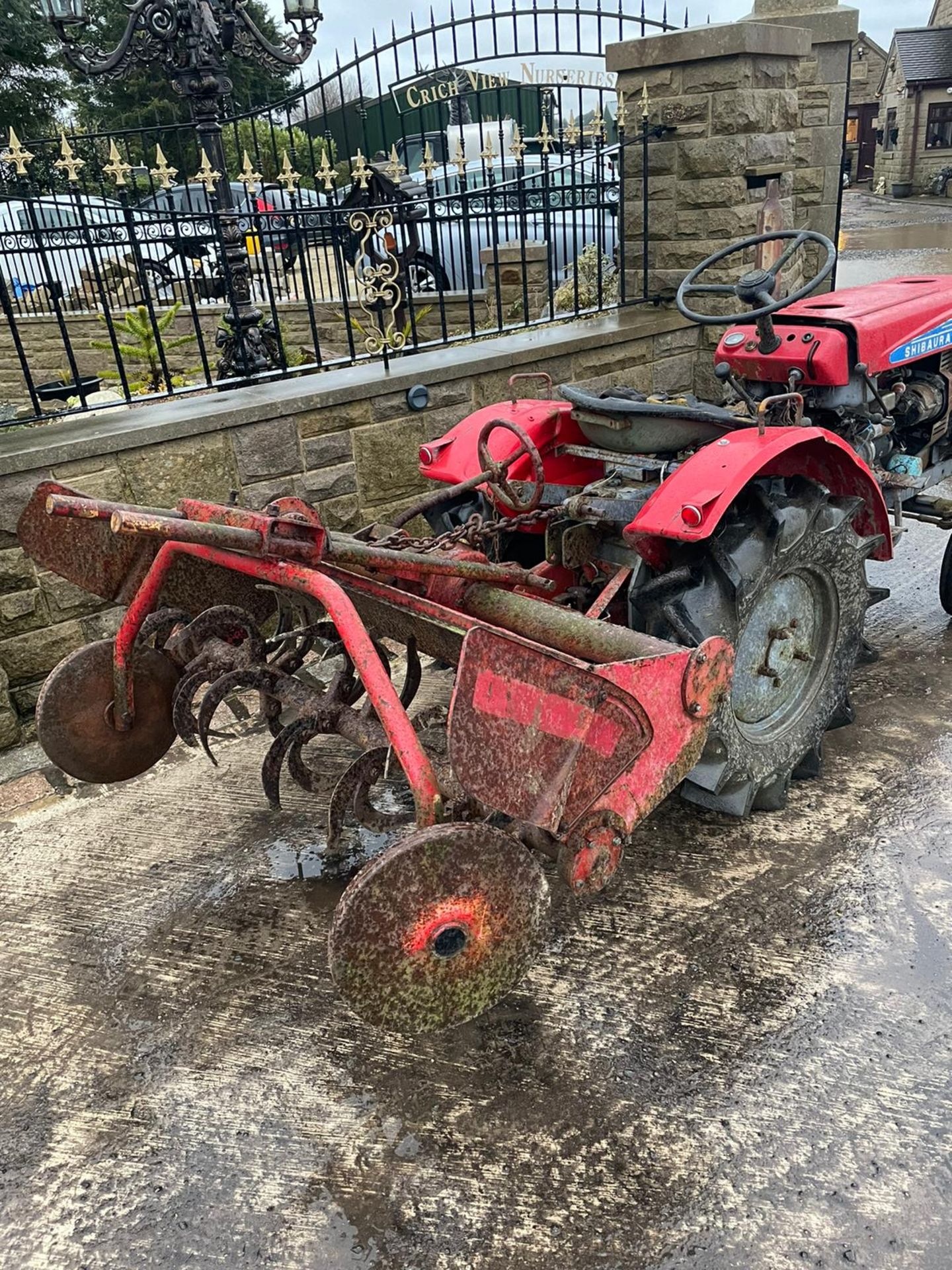 SHIBAURA COMPACT TRACTOR, RUNS AND DRIVES, COULD DO WITH A NEW BATTERY *NO VAT* - Image 3 of 5