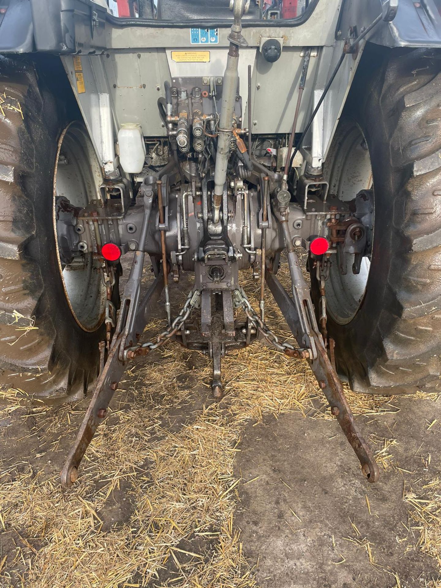 MASSEY FERGUSON 390 TRACTOR WITH LOADER AND GRAB, RUNS, DRIVES AND LIFTS *PLUS VAT* - Image 11 of 12