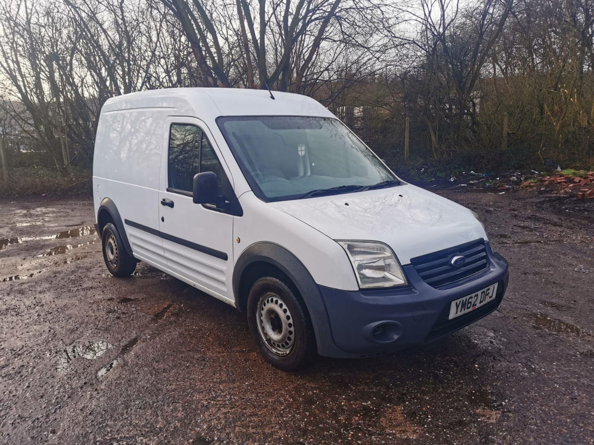 2013/62 REG FORD TRANSIT CONNECT 90 T230 1.8 DIESEL WHITE PANEL VAN, SHOWING 2 FORMER KEEPERS