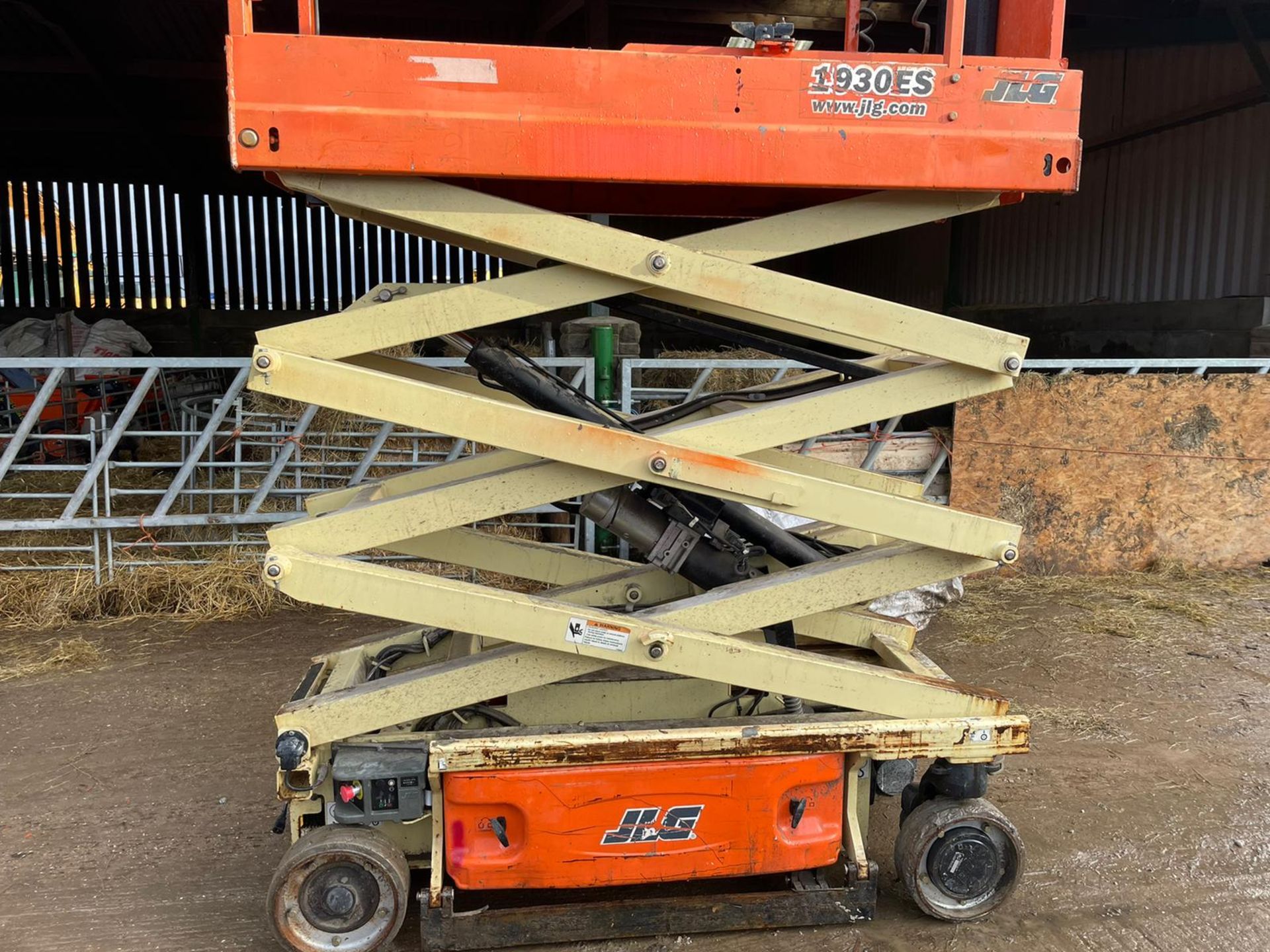 2016 JLG 1930ES ELECTRIC SCISSOR LIFT, CLEAN MACHINE, LOW 124 HOURS *PLUS VAT* - Image 4 of 6