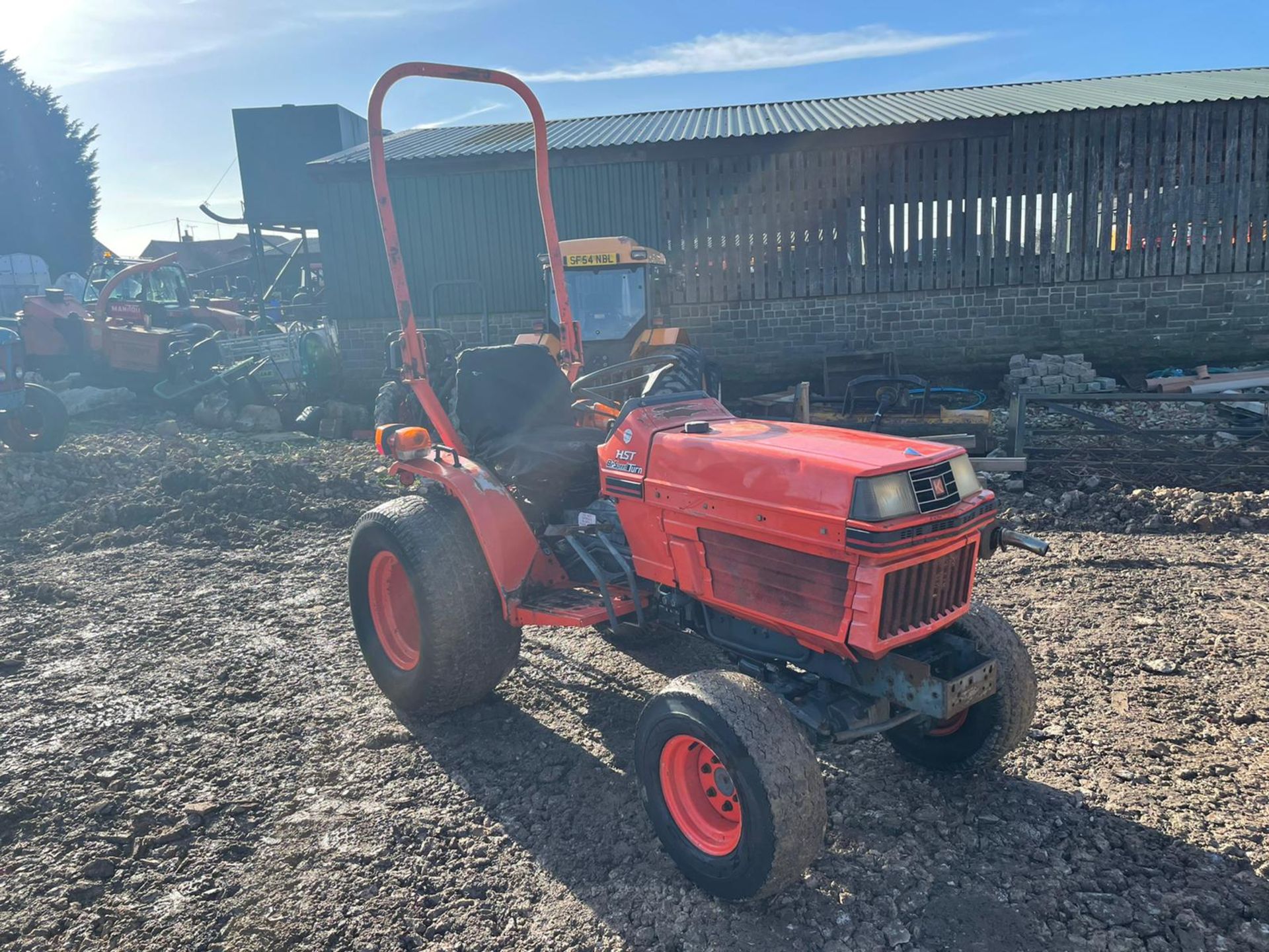 KUBOTA B1750 COMPACT TRACTOR, RUNS AND DRIVES, CLEAN MACHINE, CANOPY *NO VAT* - Image 3 of 7