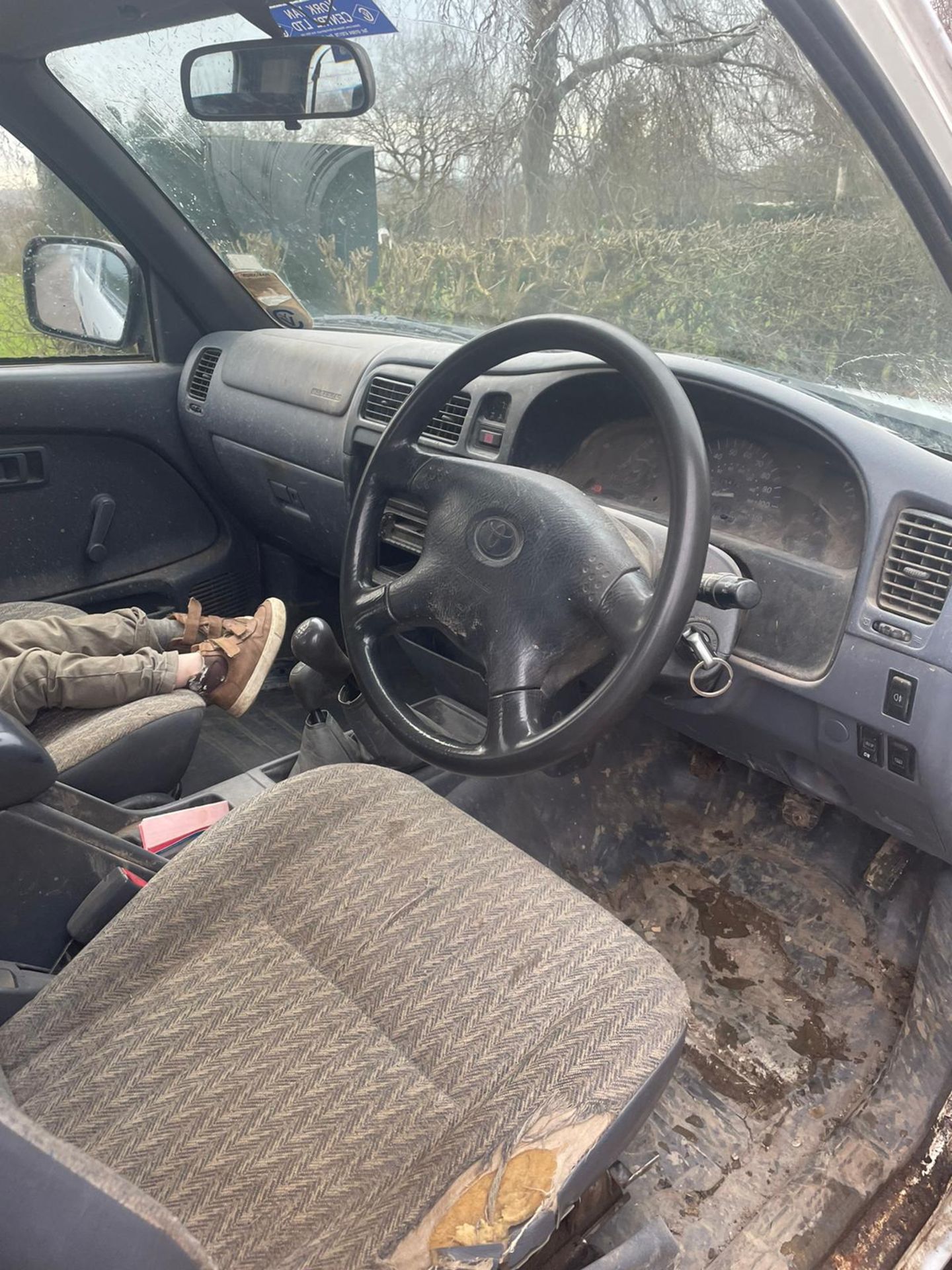 2003/03 REG TOYOTA HILUX EX 4WD 2.5 DIESEL WHITE LIGHT 4X4 UTILITY, SHOWING 3 FORMER KEEPERS *NO VAT - Image 6 of 8