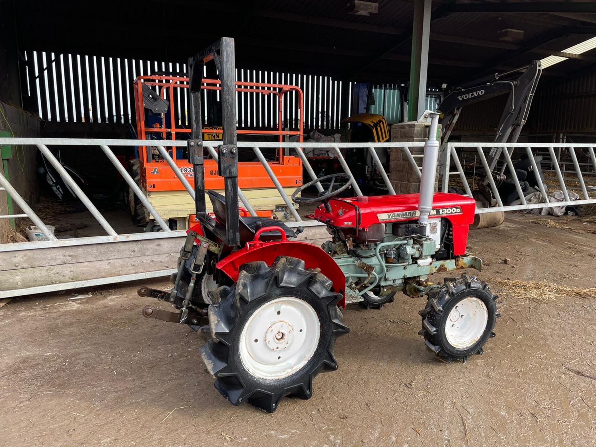 YANMAR YM1300D TRACTOR, RUNS AND DRIVES, IN USED BUT GOOD CONDITION, ROLL BAR *PLUS VAT* - Image 5 of 6