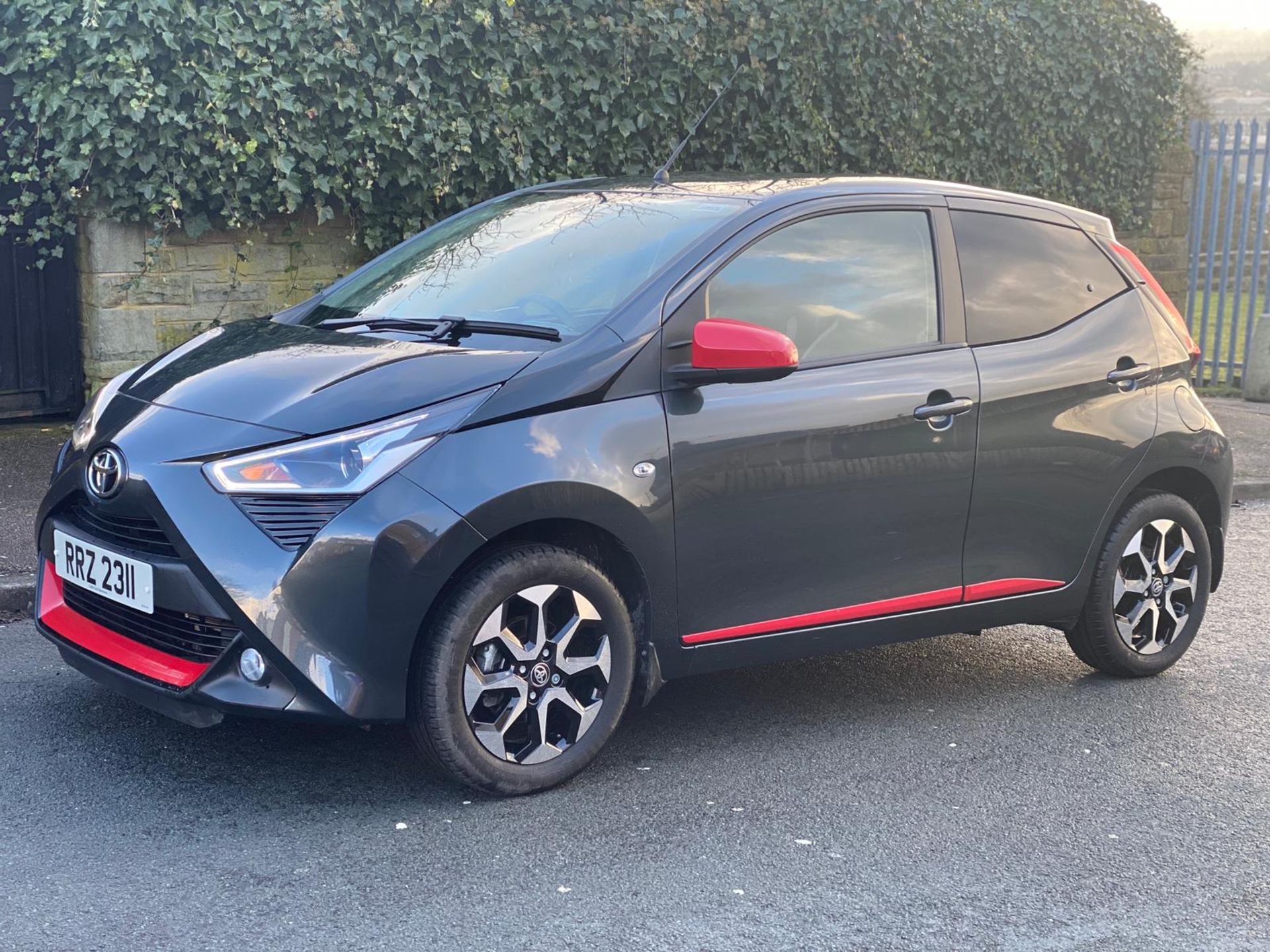 2020 TOYOTA AYGO X-TREND VVT-I 998CC PETROL GREY 5DR HATCHBACK, SHOWING 1 FORMER KEEPER *NO VAT* - Image 5 of 17