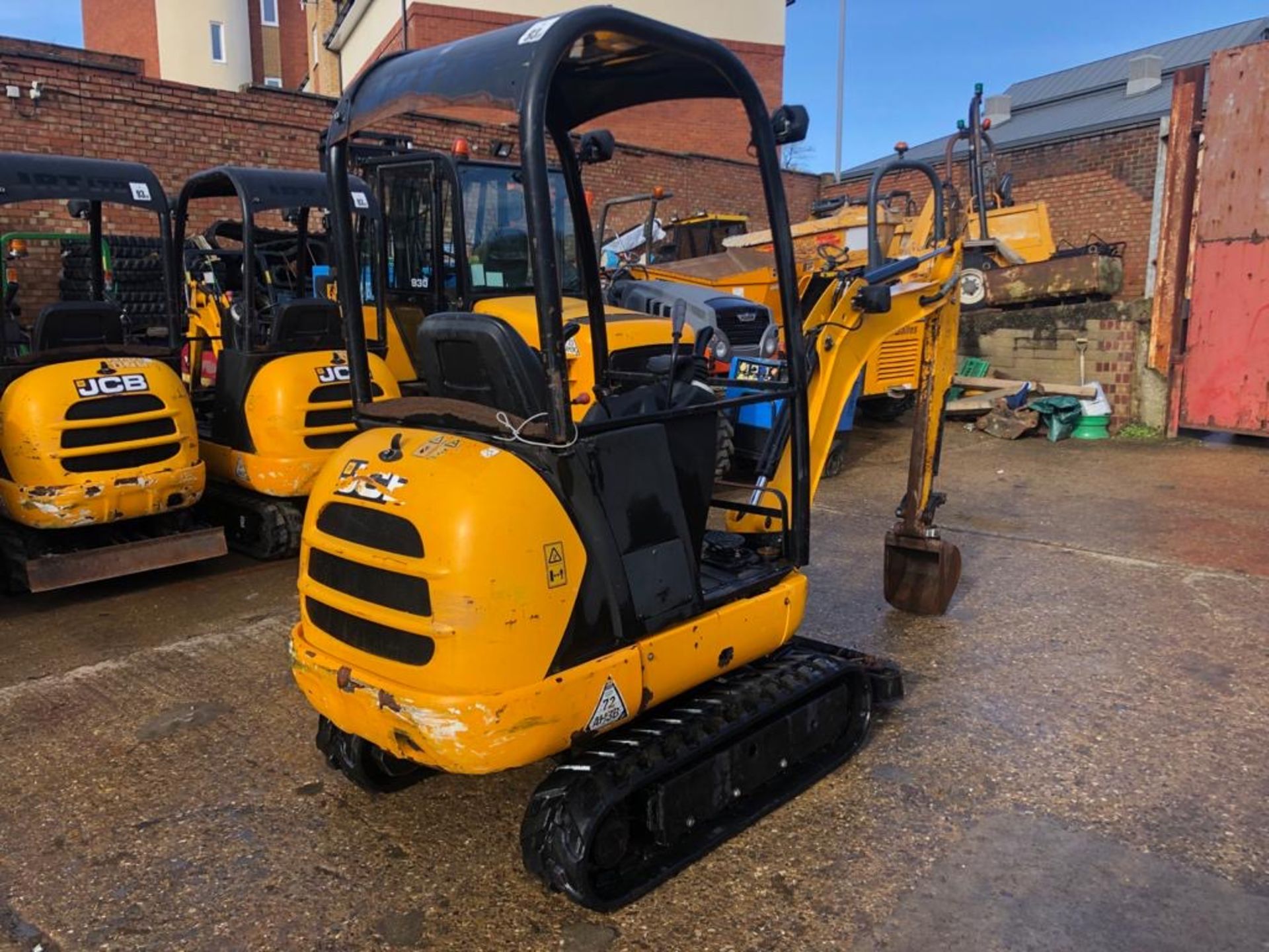 2013 JCB 8018 MINI DIGGER, SHOWING 2300 HOURS, 1 OWNER AND VERY WELL SERVICED, EXPANDING TRACKS - Image 3 of 7
