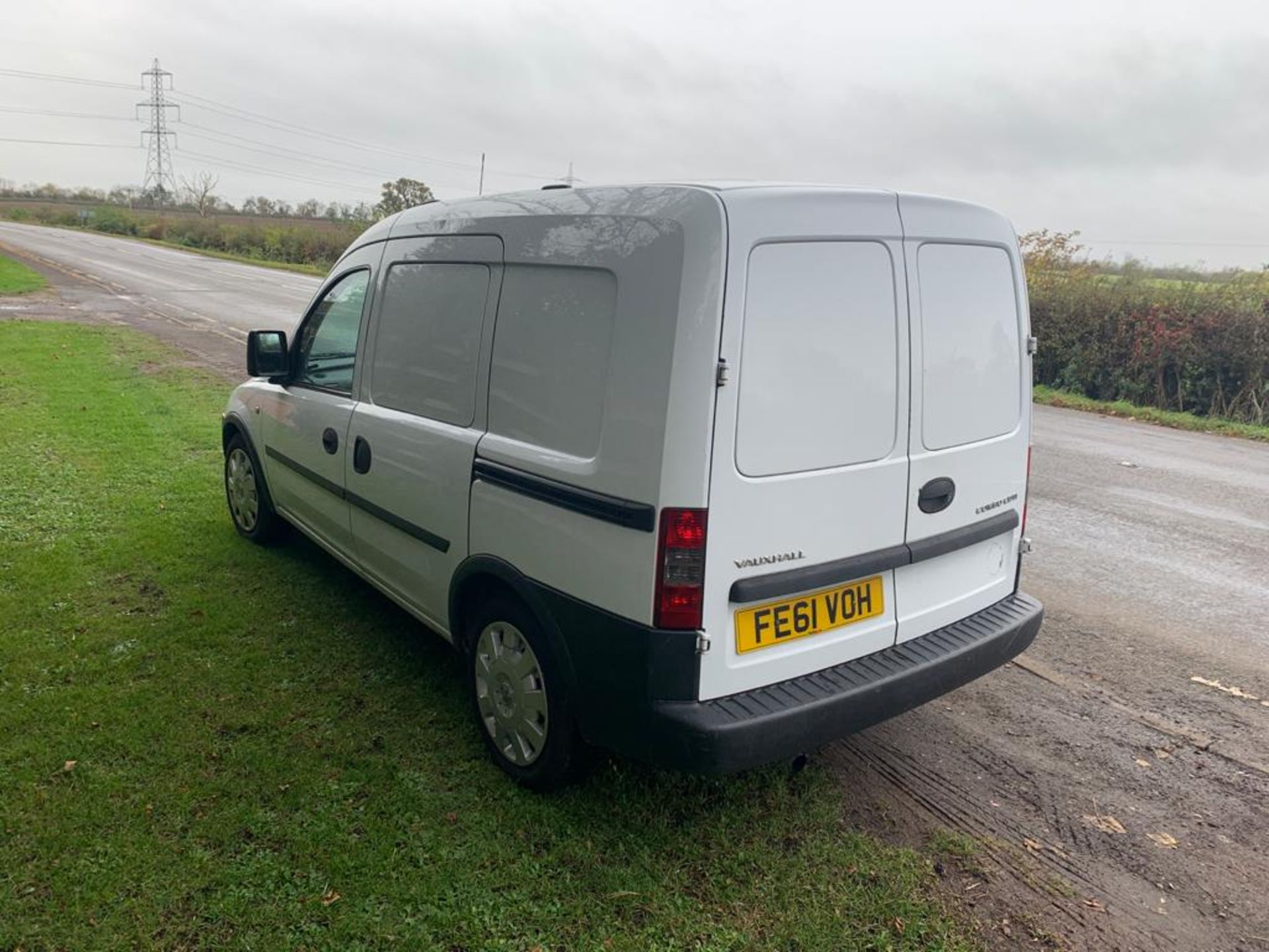 NO VAT - 2011/61 REG VAUXHALL COMBO CDTI SWB 5 SEAT 1.25 DIESEL CREW VAN *NO VAT* - Image 3 of 16