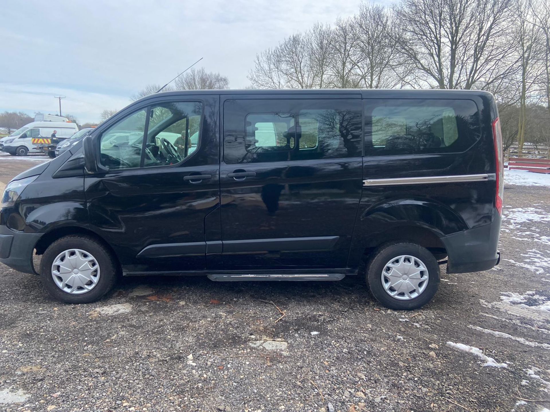 2014/14 REG FORD TOURNEO CUSTOM 300 ECO-TECH 2.2 DIESEL BLACK MINIBUS MPV, SHOWING 1 FORMER KEEPER - Image 3 of 9