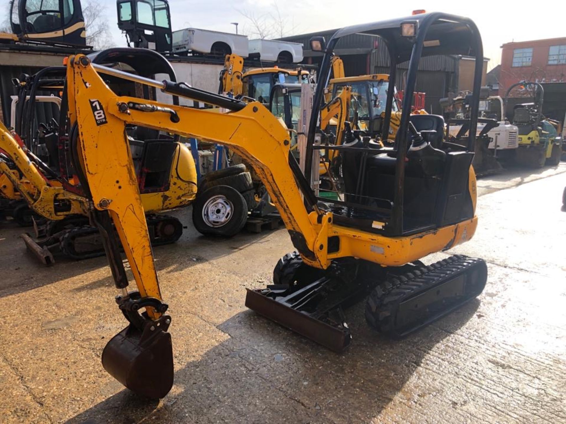 2013 JCB 8018 MINI DIGGER, SHOWING 2300 HOURS, 1 OWNER AND VERY WELL SERVICED, EXPANDING TRACKS - Image 2 of 7