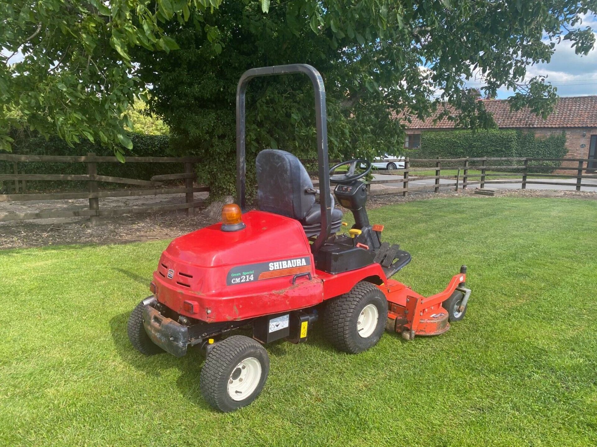 SHIBAURA CM214 UPFRONT ROTARY, DIESEL, 48" CUT REAR DISCHARGE, RIDE ON MOWER *PLUS VAT* - Image 5 of 7