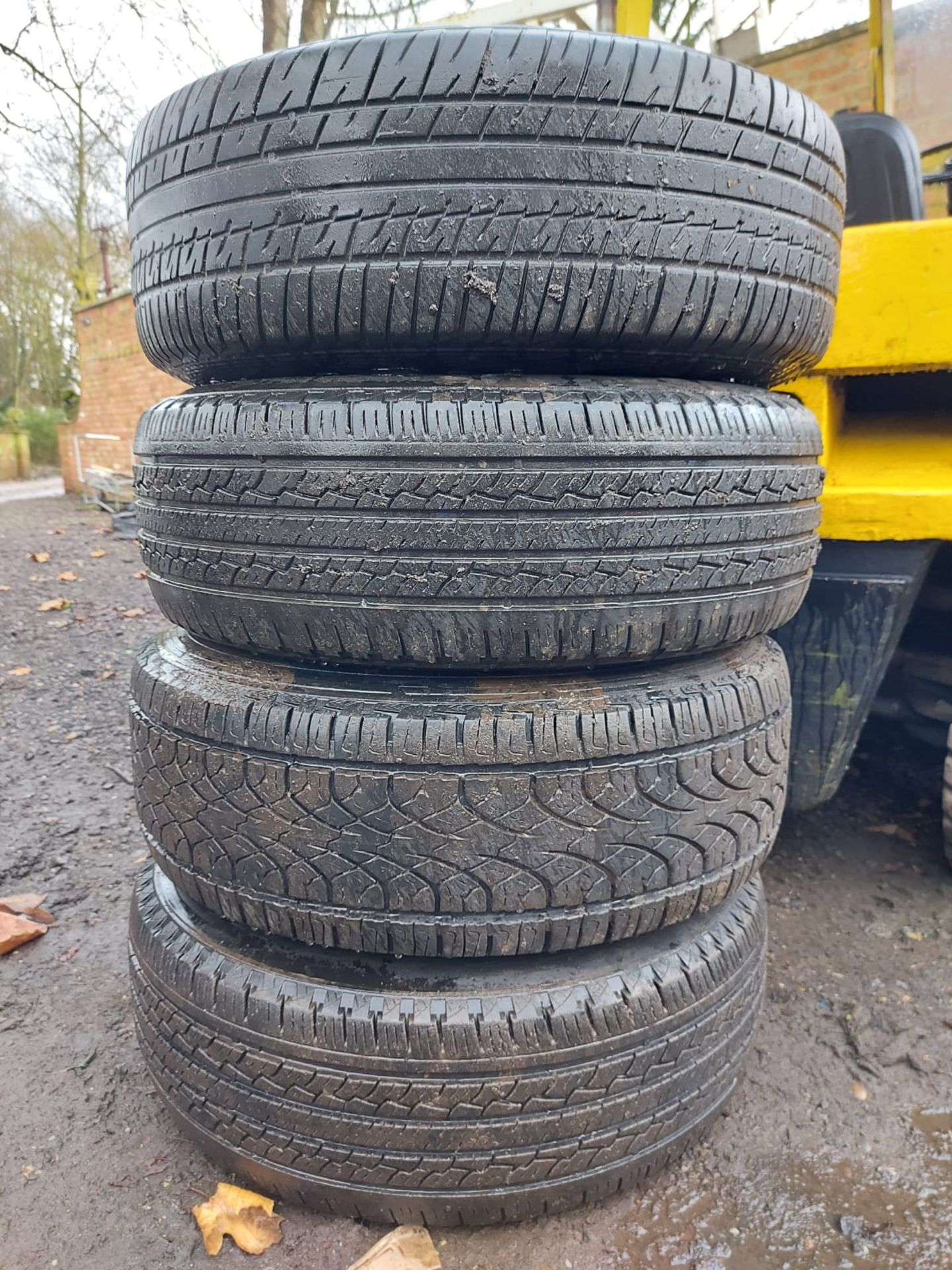 4 WHEELS / TYRES / CENTRE CAPS FOR 2013 ISUZU D MAX *NO VAT*