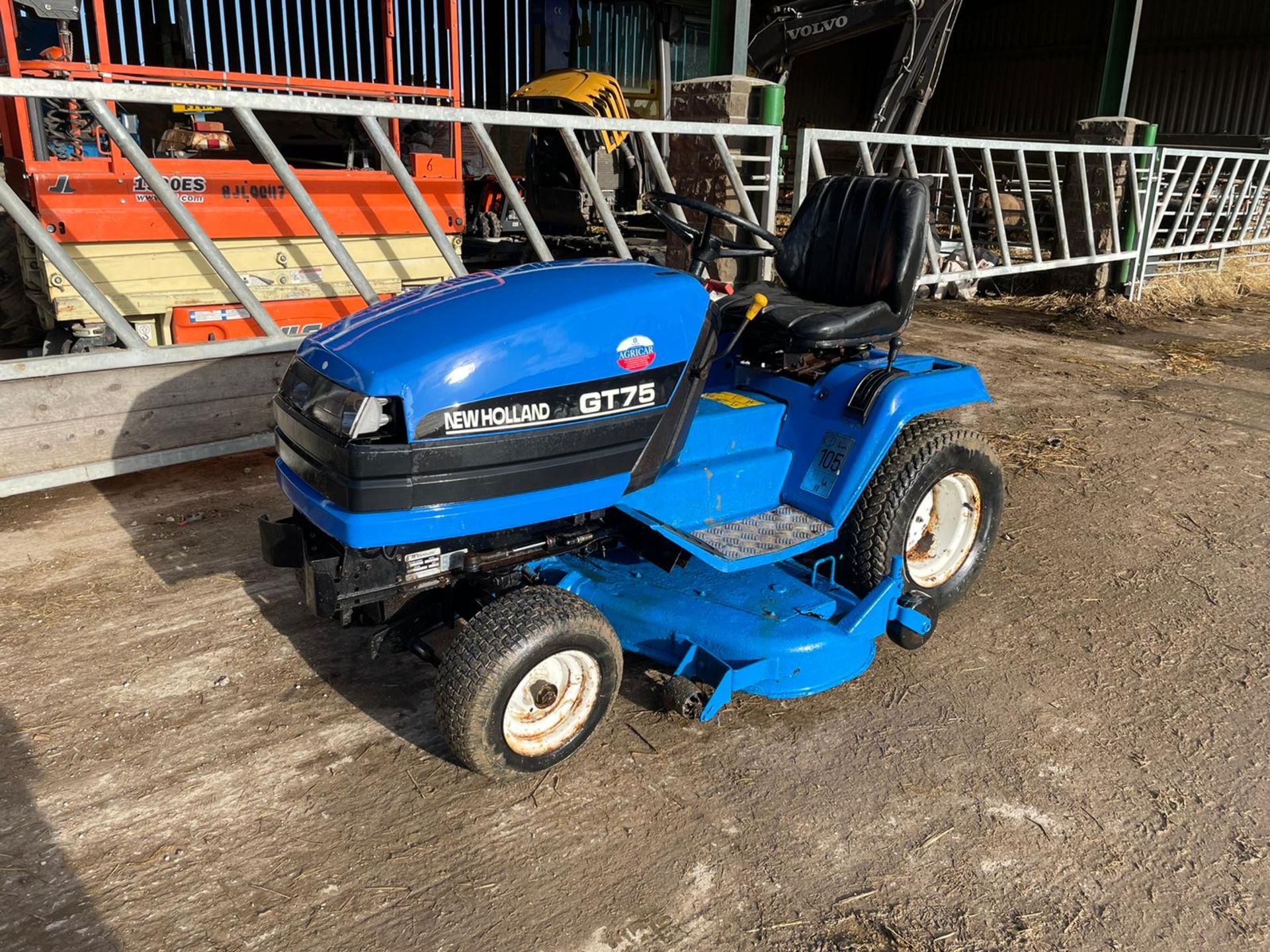 NEW HOLLAND GT75 RIDE ON MOWER, RUNS, DRIVES AND CUTS, 3 CYLINDER SHIBAURA DIESEL ENGINE *NO VAT*