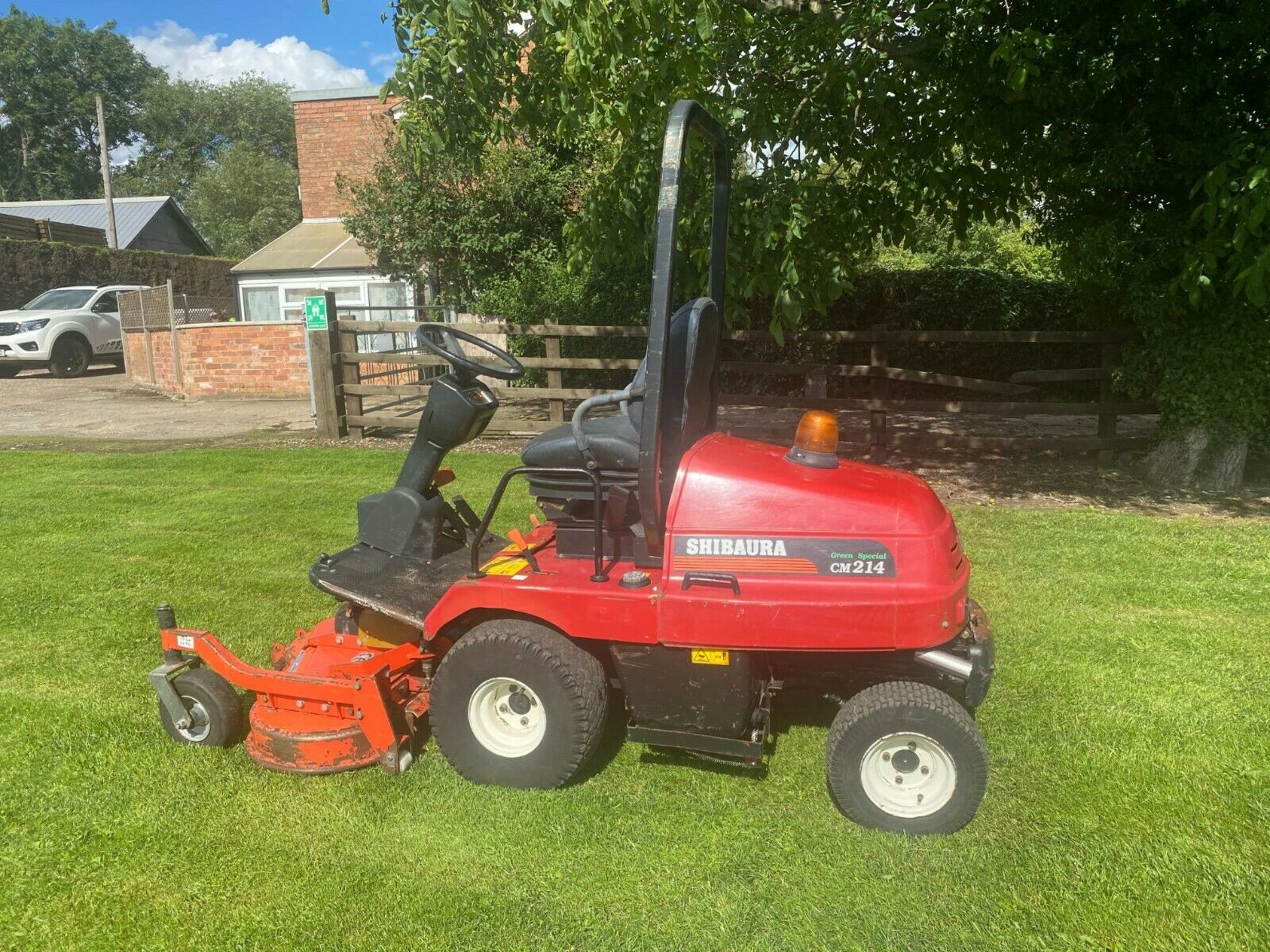 SHIBAURA CM214 UPFRONT ROTARY, DIESEL, 48" CUT REAR DISCHARGE, RIDE ON MOWER *PLUS VAT* - Image 7 of 7