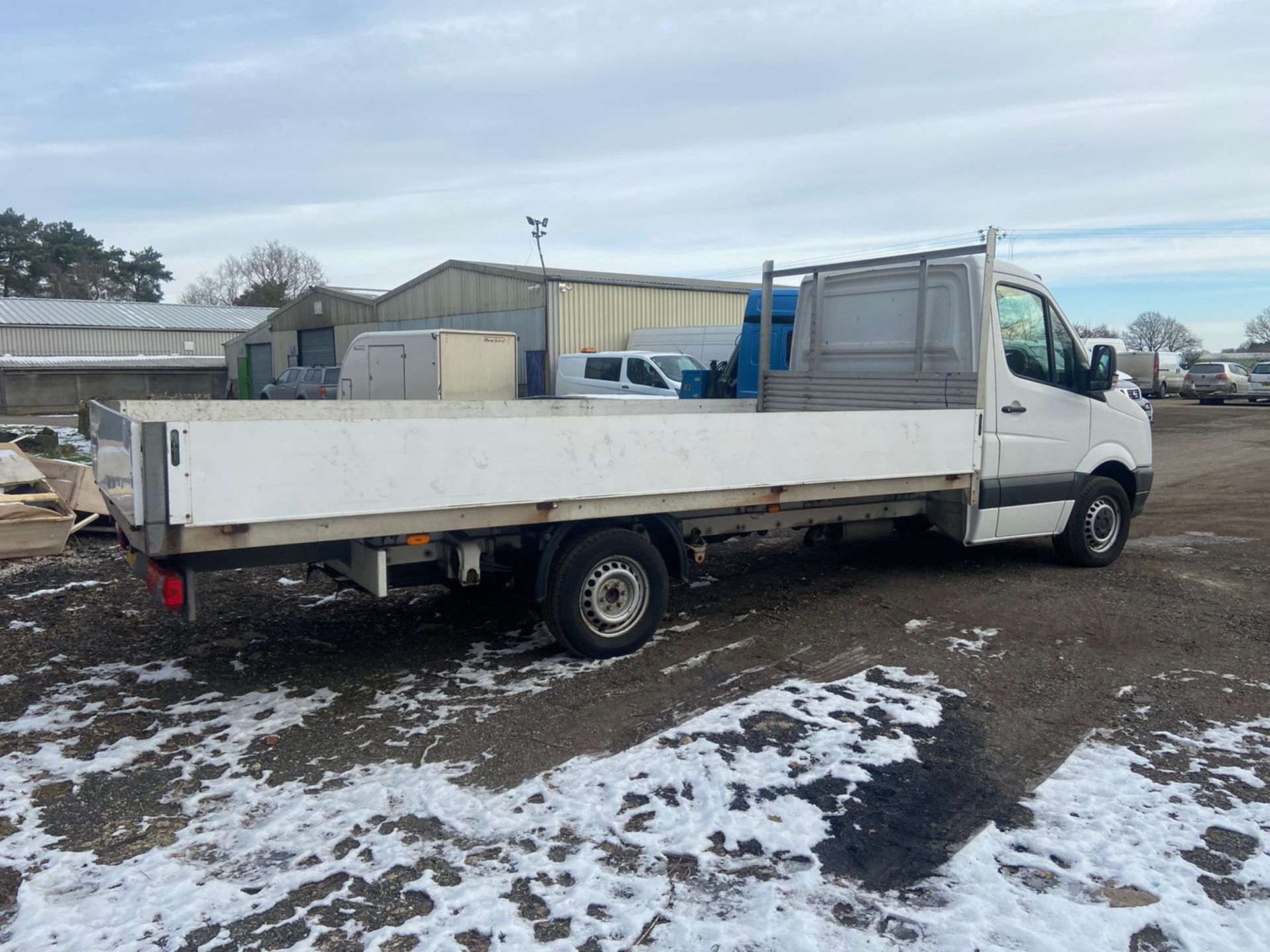 2013/13 REG VOLKSWAGEN CRAFTER CR35 TDI 136 LWB 2.0 DIESEL DROPSIDE LORRY, SHOWING 1 FORMER KEEPER - Image 6 of 9