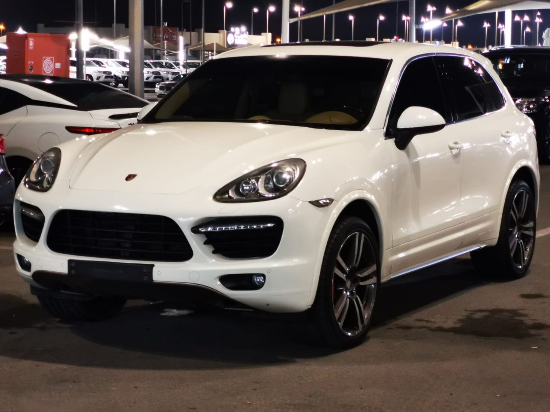 2011 PORSCHE CAYENNE TURBO ALL ORIGINAL 65,000 KM CAN SHIP VAT FREE FOR EXPORT - Image 3 of 9