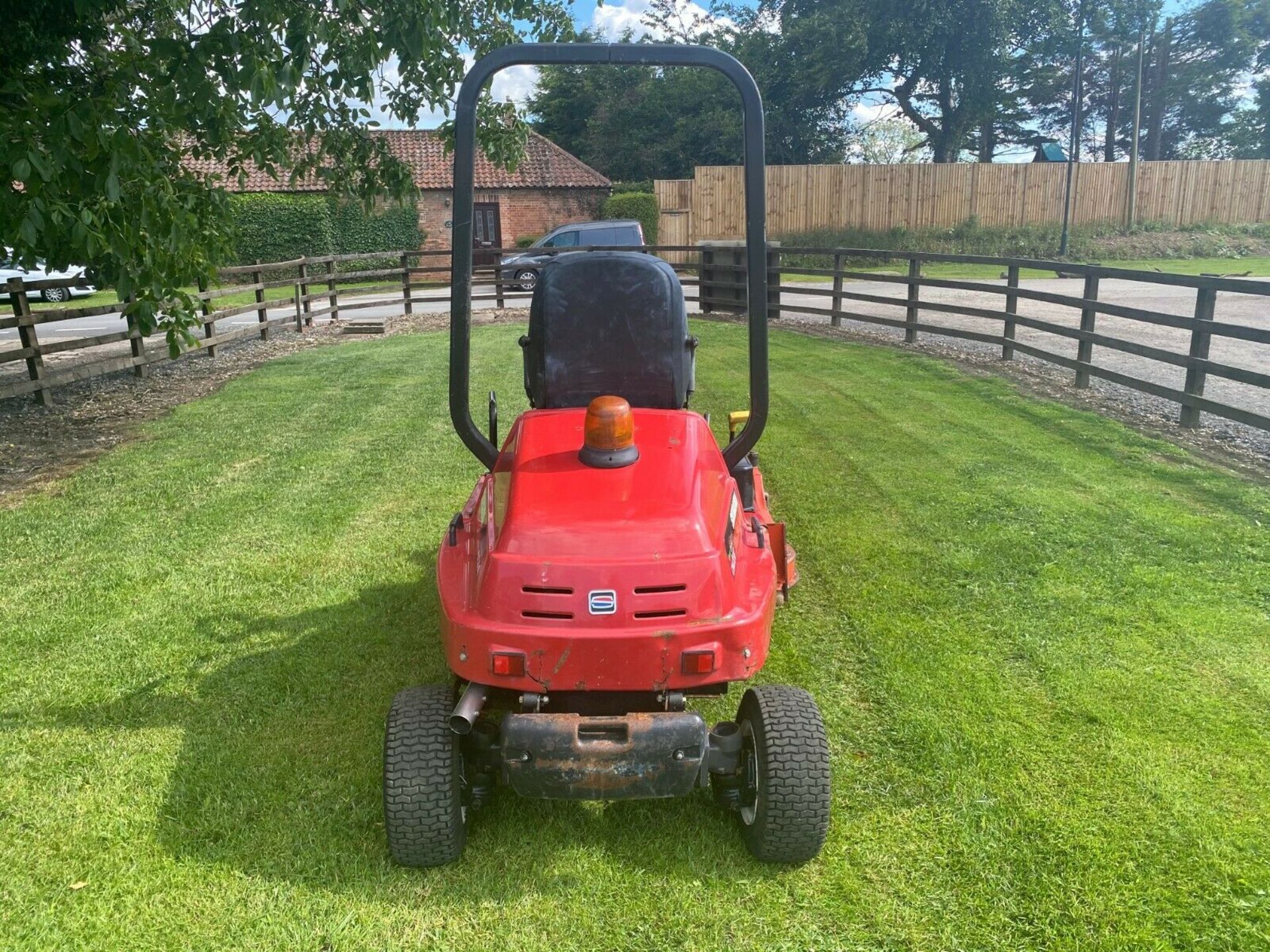 SHIBAURA CM214 UPFRONT ROTARY, DIESEL, 48" CUT REAR DISCHARGE, RIDE ON MOWER *PLUS VAT* - Image 4 of 7