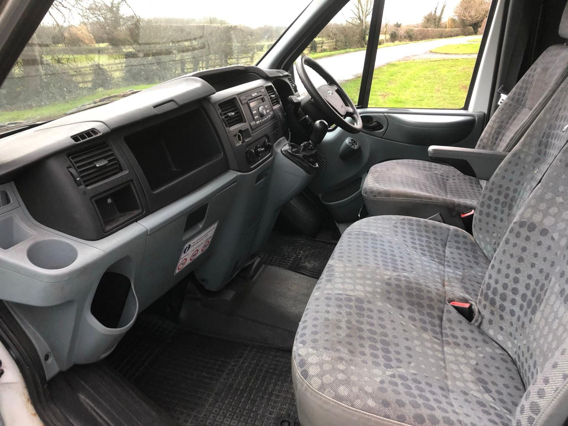 2009/58 REG FORD TRANSIT 85 T260M FWD 2.2 DIESEL WHITE PANEL VAN, SHOWING 0 FORMER KEEPERS *PLUS VAT - Image 10 of 12