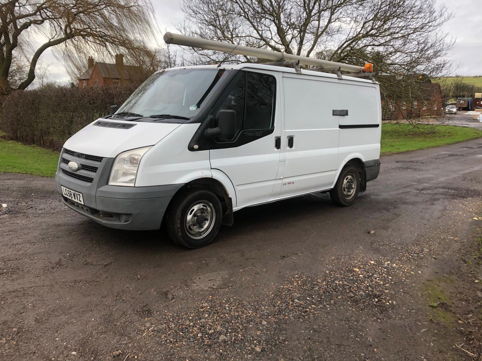 2009/58 REG FORD TRANSIT 85 T260M FWD 2.2 DIESEL WHITE PANEL VAN, SHOWING 0 FORMER KEEPERS *PLUS VAT - Image 3 of 12