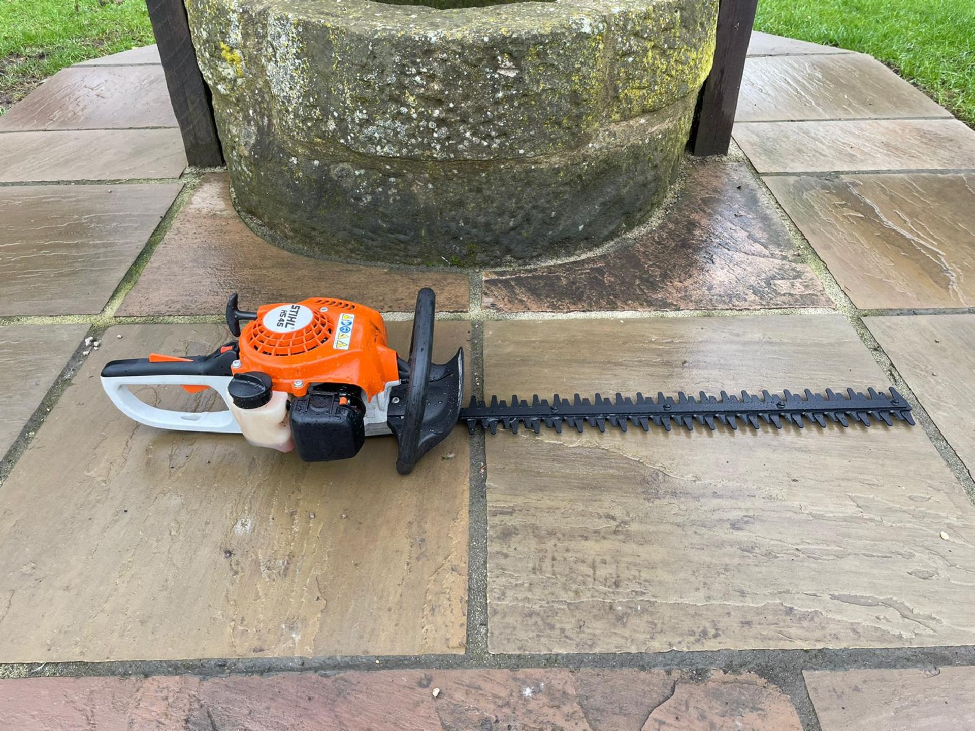 BRAND NEW AND UNUSED STIHL HS45 HEDGE CUTTER, 24" BLADE, C/W MANUAL AND BLADE GUARD *NO VAT*